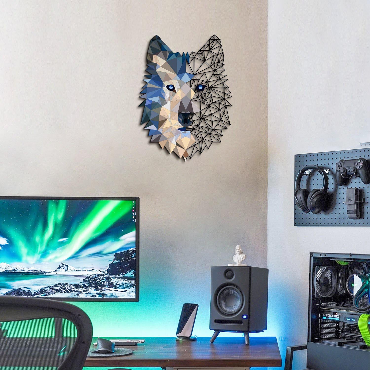 Metal Wolf Wall Art - APT721 in Mehrfarbig präsentiert im Onlineshop von KAQTU Design AG. Wanddeko ist von Wallity