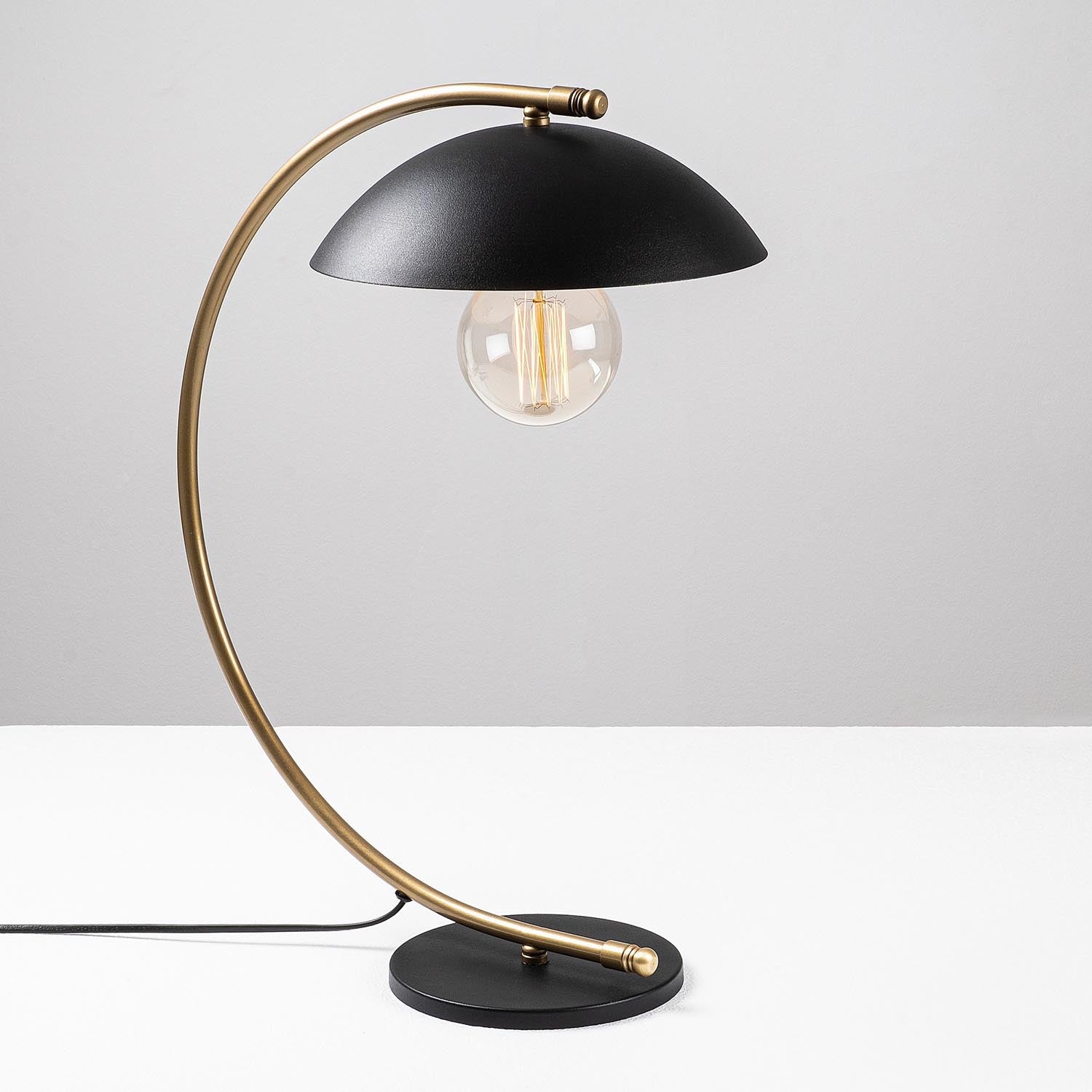 Sıvani - NT - 150 in Schwarz Gold präsentiert im Onlineshop von KAQTU Design AG. Tischleuchte ist von Opviq