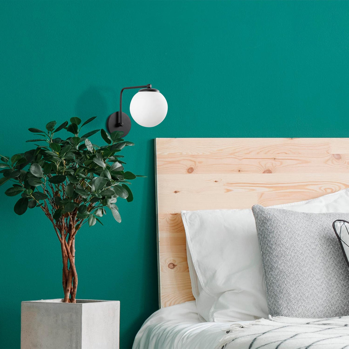 Daisy Wandleuchte - Schwarz in Schwarz präsentiert im Onlineshop von KAQTU Design AG. Wandleuchte ist von Opviq