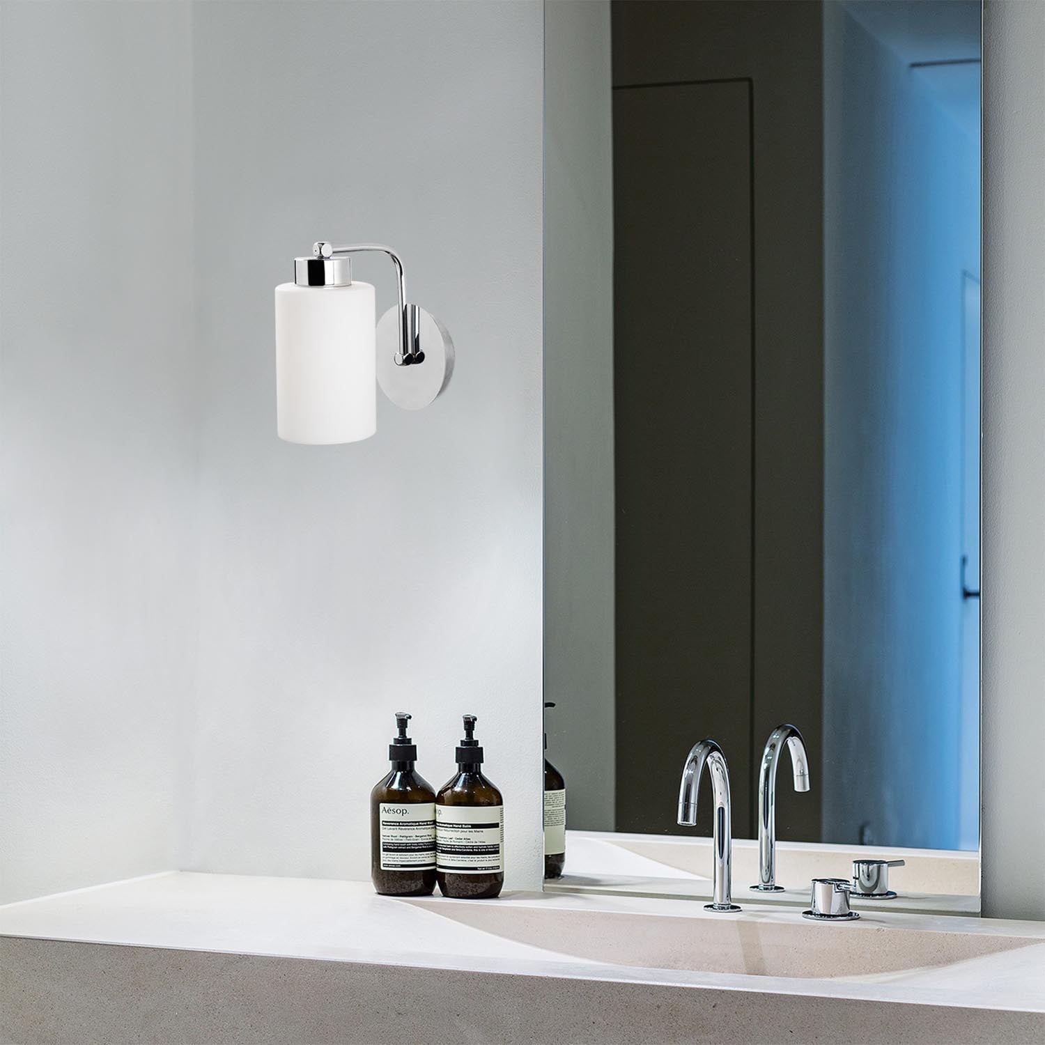 Balcova - N-340 in Silber präsentiert im Onlineshop von KAQTU Design AG. Wandleuchte ist von Opviq