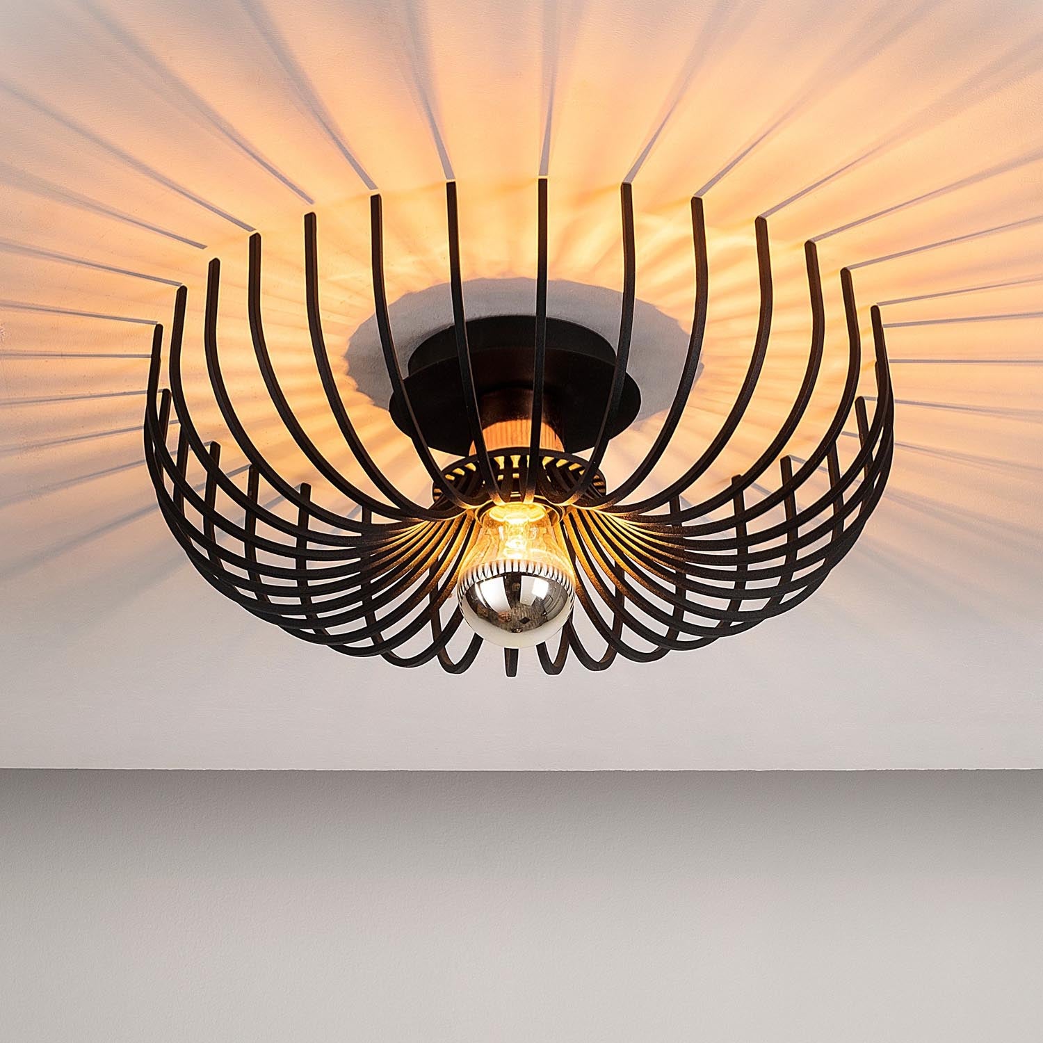 Aspendos - N-641 in Schwarz präsentiert im Onlineshop von KAQTU Design AG. Pendelleuchte ist von Opviq