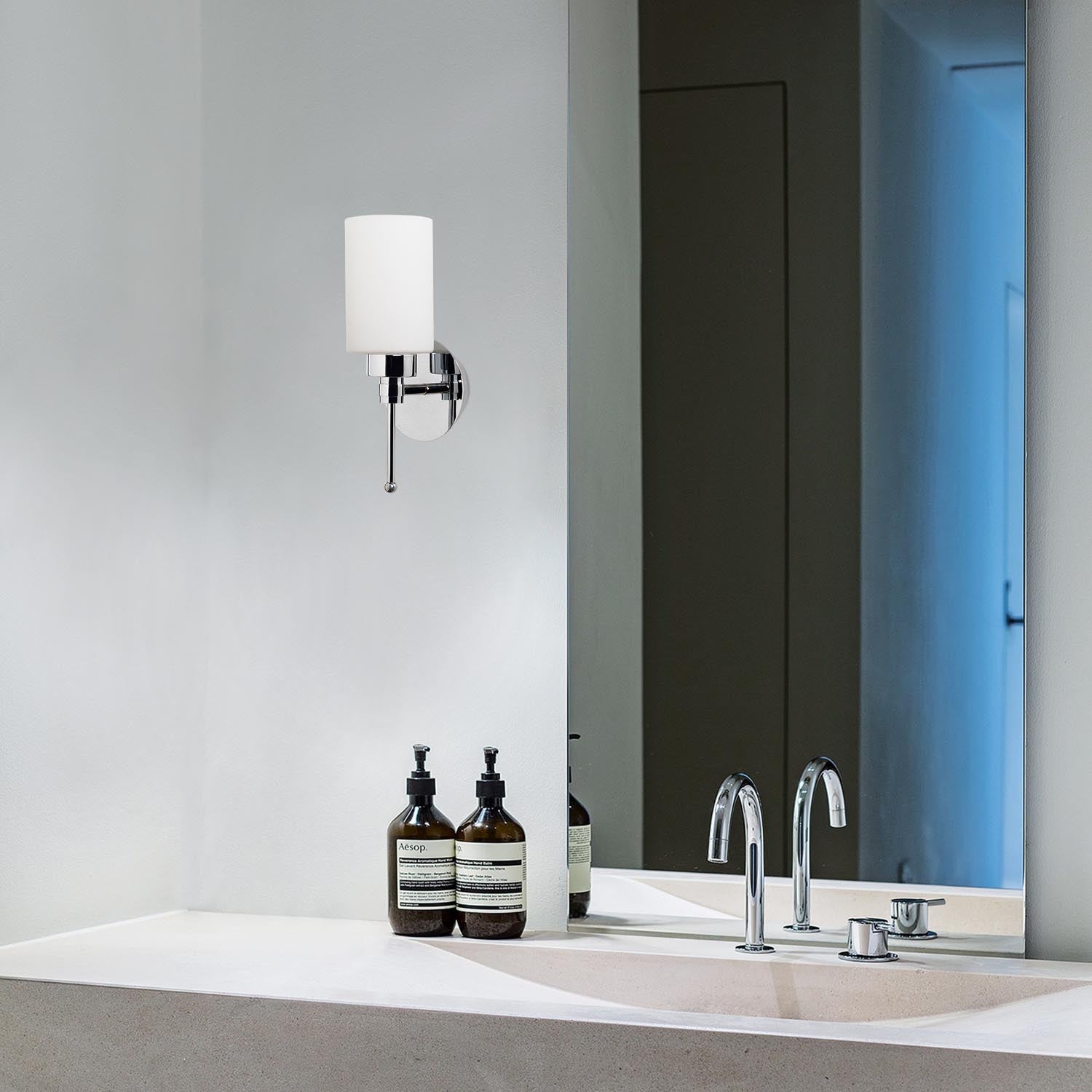 Balcova - N-344 in Silber präsentiert im Onlineshop von KAQTU Design AG. Wandleuchte ist von Opviq