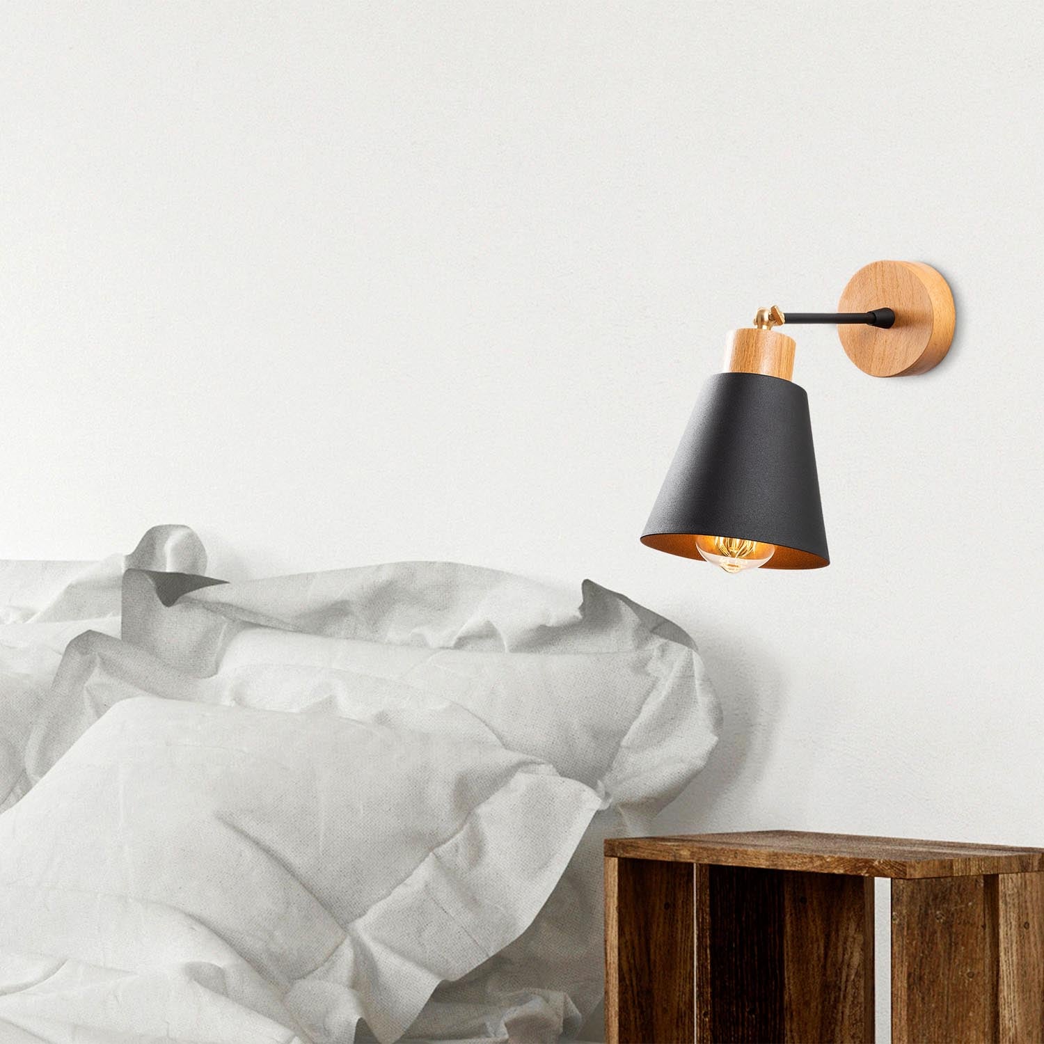 Manavgat - N-610 in Schwarze Eiche präsentiert im Onlineshop von KAQTU Design AG. Wandleuchte ist von Opviq