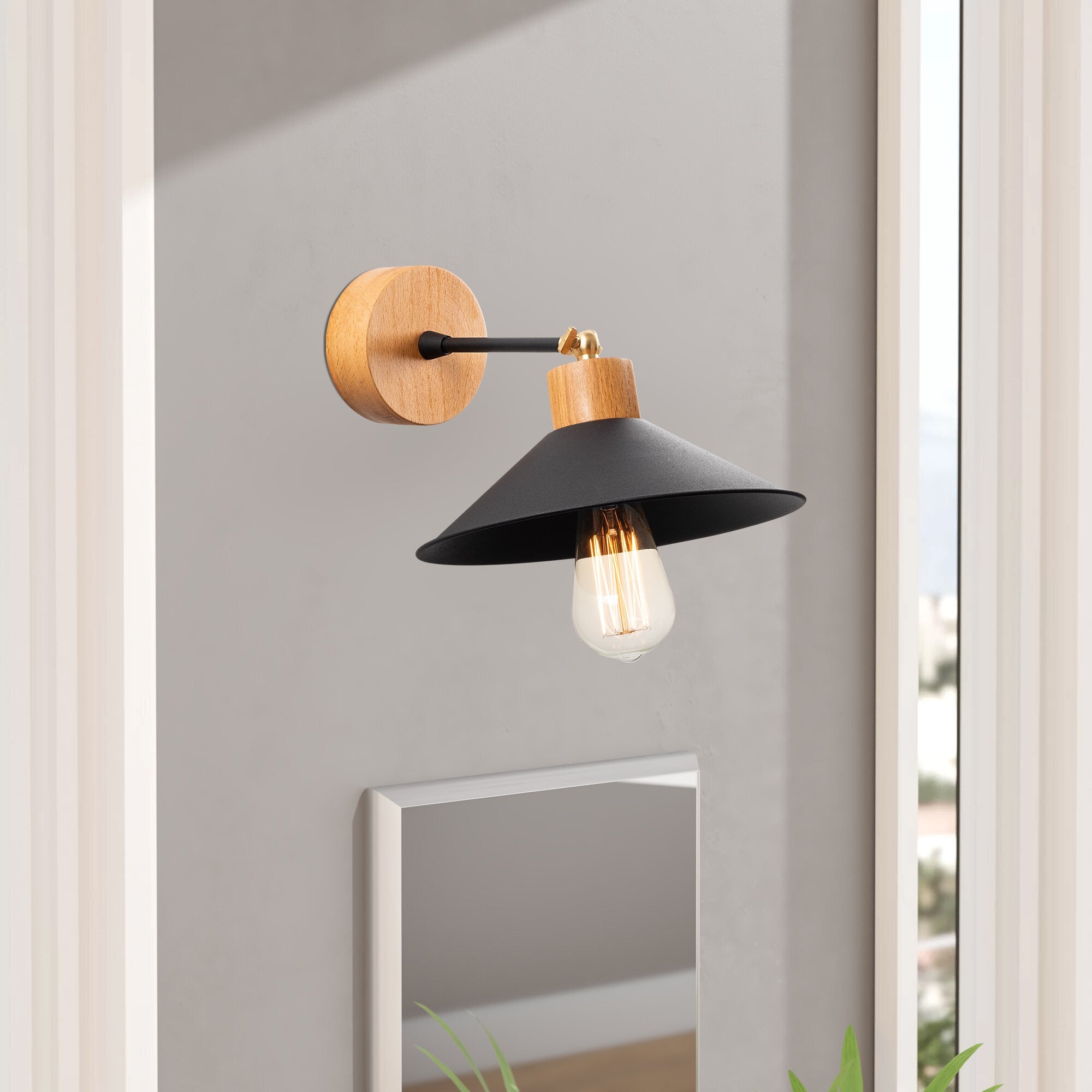 Manavgat - N-620 in Schwarze Eiche präsentiert im Onlineshop von KAQTU Design AG. Wandleuchte ist von Opviq