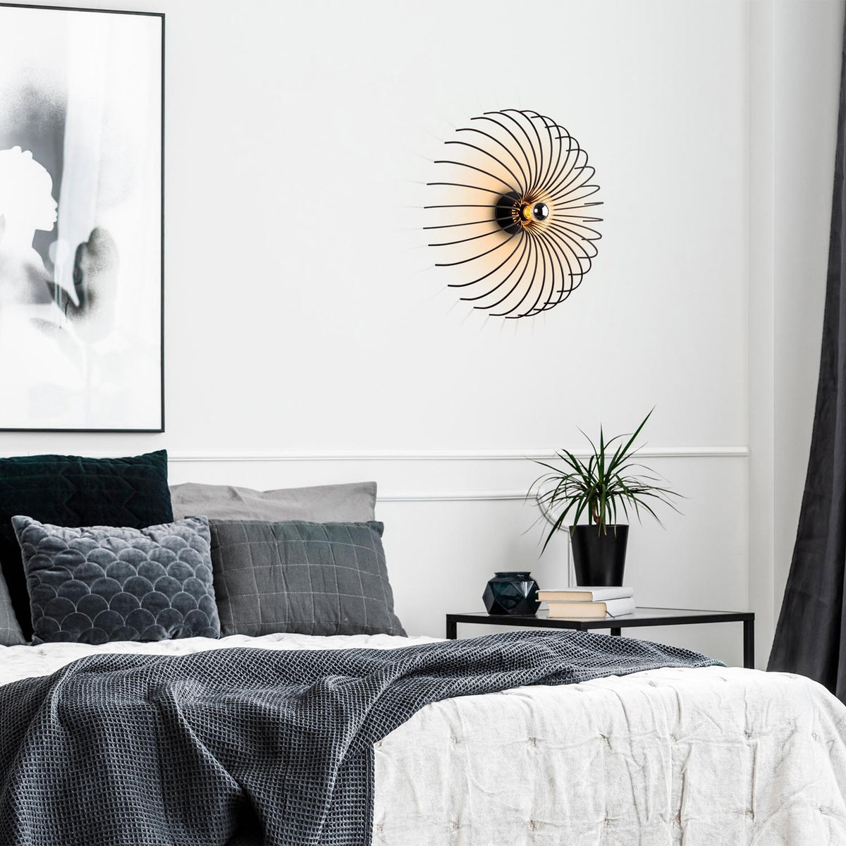 Aspendos Wandleuchte - Schwarz in Schwarz präsentiert im Onlineshop von KAQTU Design AG. Wandleuchte ist von Opviq