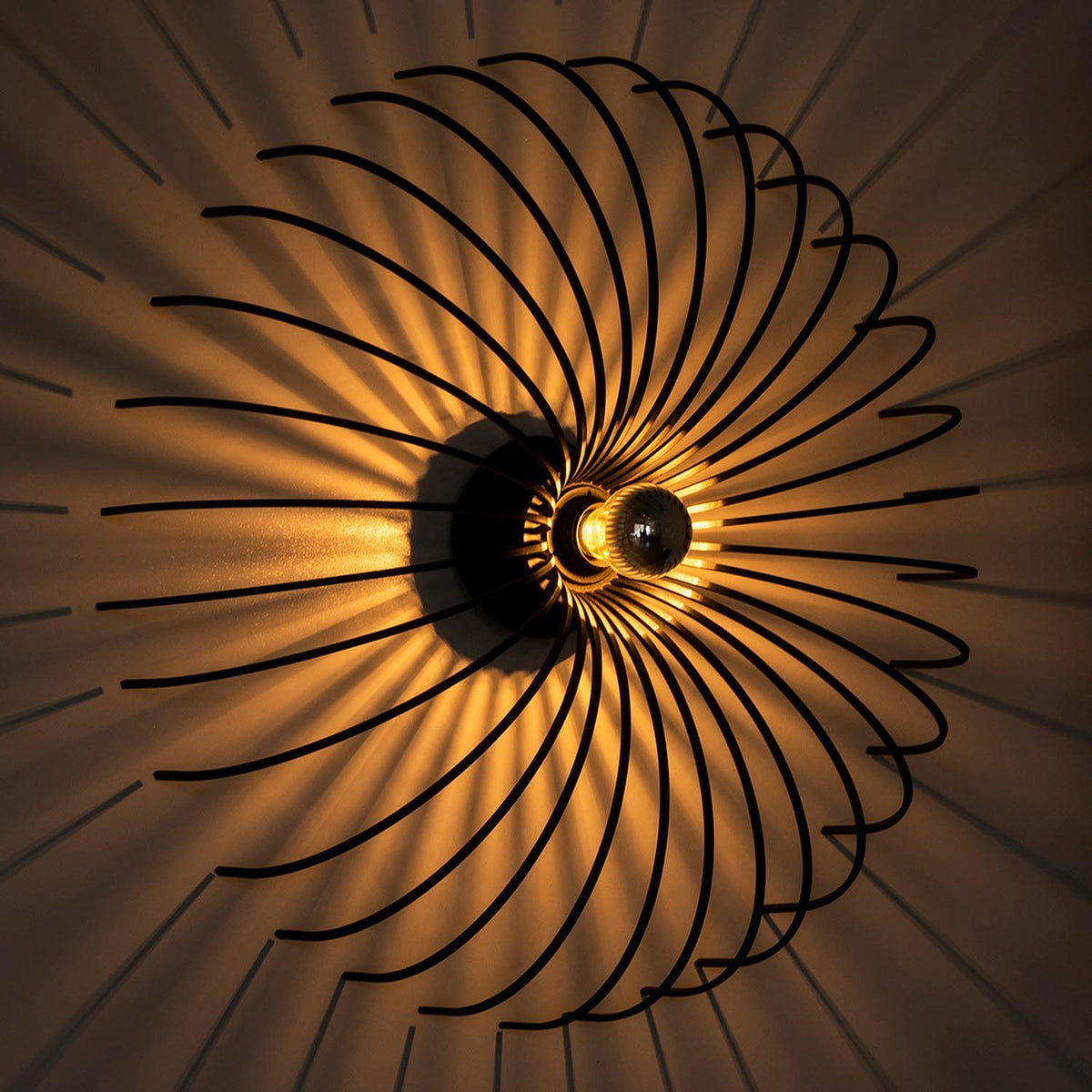 Aspendos Wandleuchte - Schwarz in Schwarz präsentiert im Onlineshop von KAQTU Design AG. Wandleuchte ist von Opviq