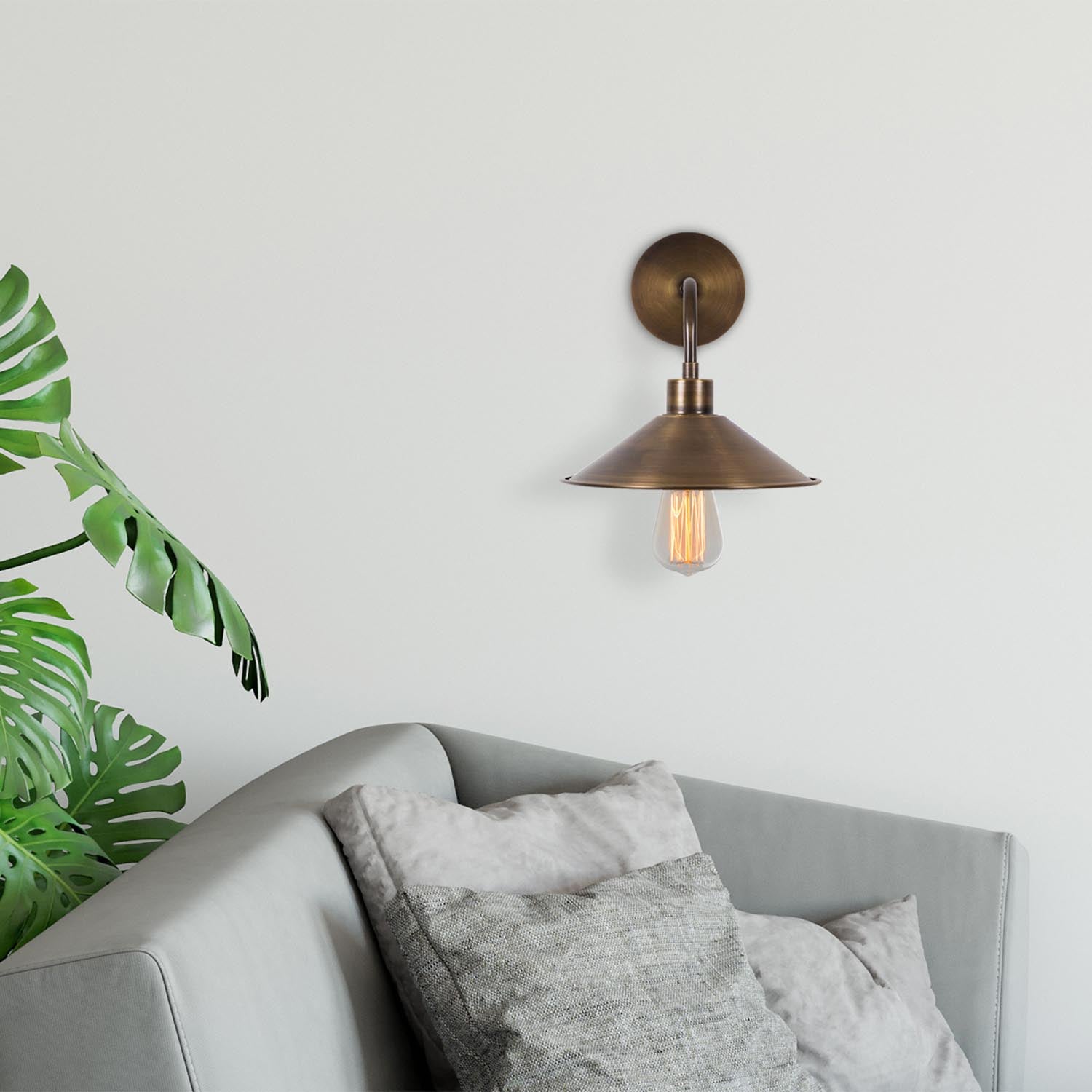 Berceste - N-664 in Vintage präsentiert im Onlineshop von KAQTU Design AG. Wandleuchte ist von Opviq