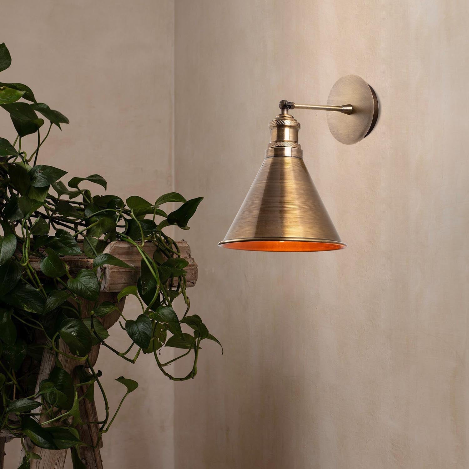 Berceste - N-681 in Vintage präsentiert im Onlineshop von KAQTU Design AG. Wandleuchte ist von Opviq
