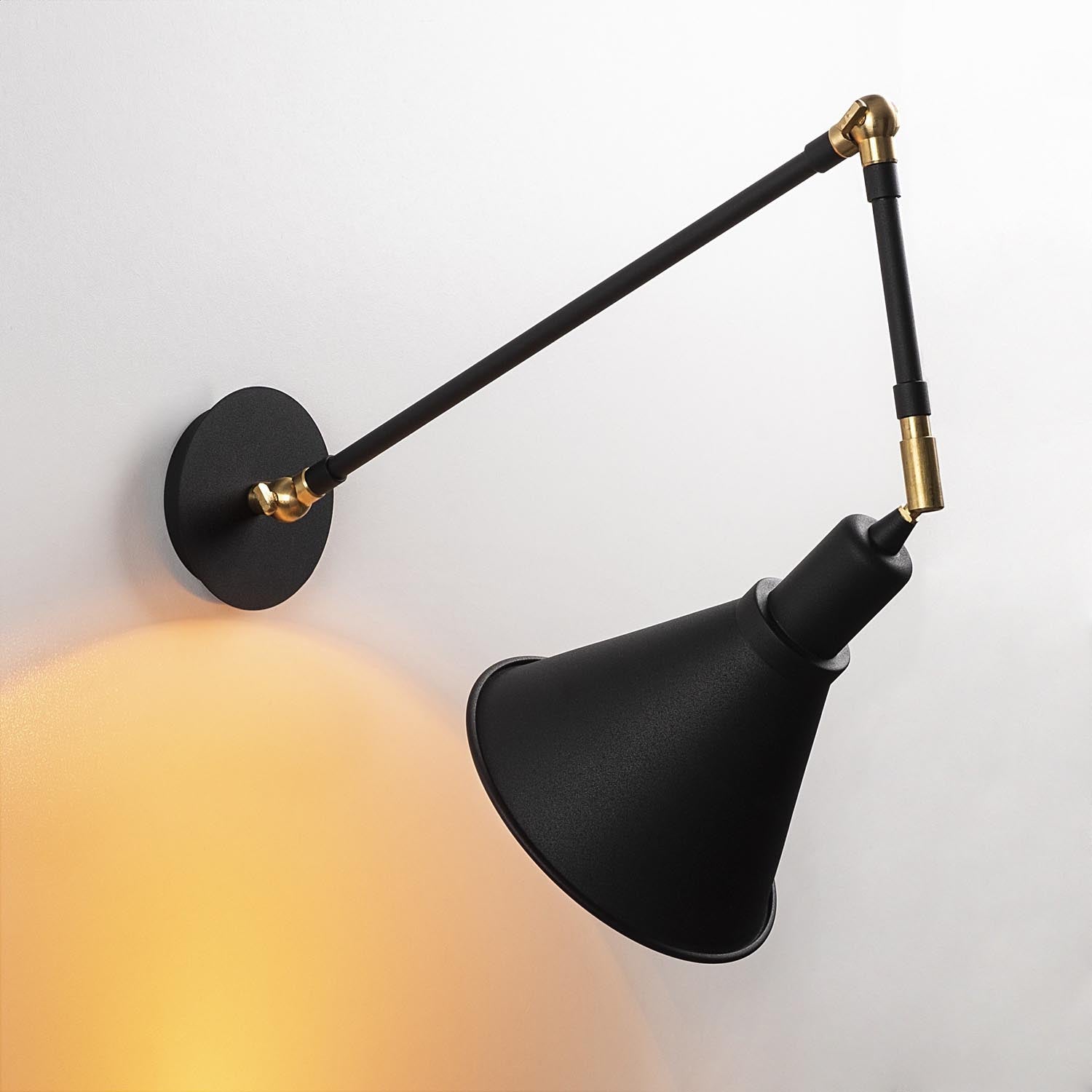 Berceste - N-682 in Schwarz präsentiert im Onlineshop von KAQTU Design AG. Wandleuchte ist von Opviq
