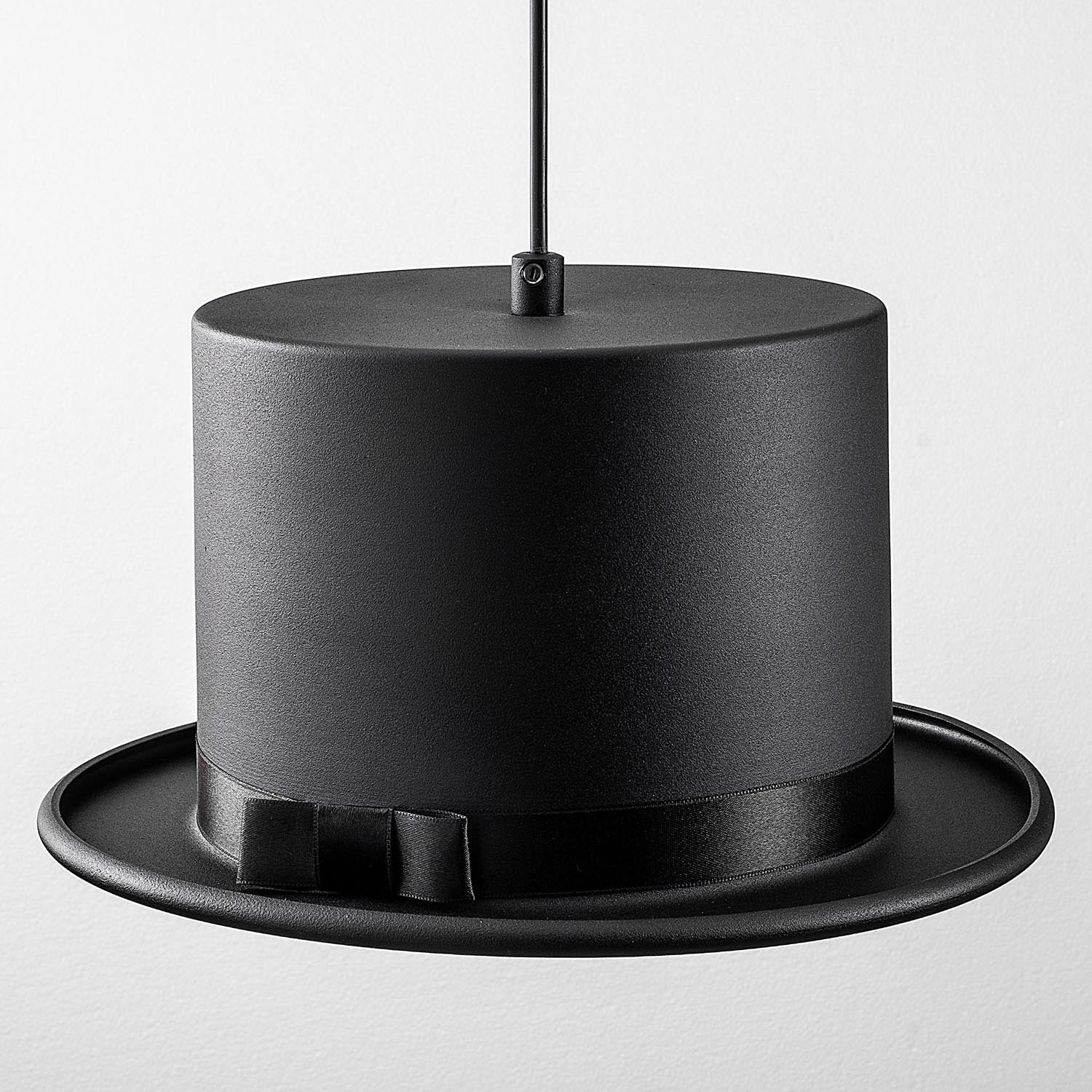 Fötr Sivani - MR-317 in Schwarz Weiss präsentiert im Onlineshop von KAQTU Design AG. Pendelleuchte ist von Opviq