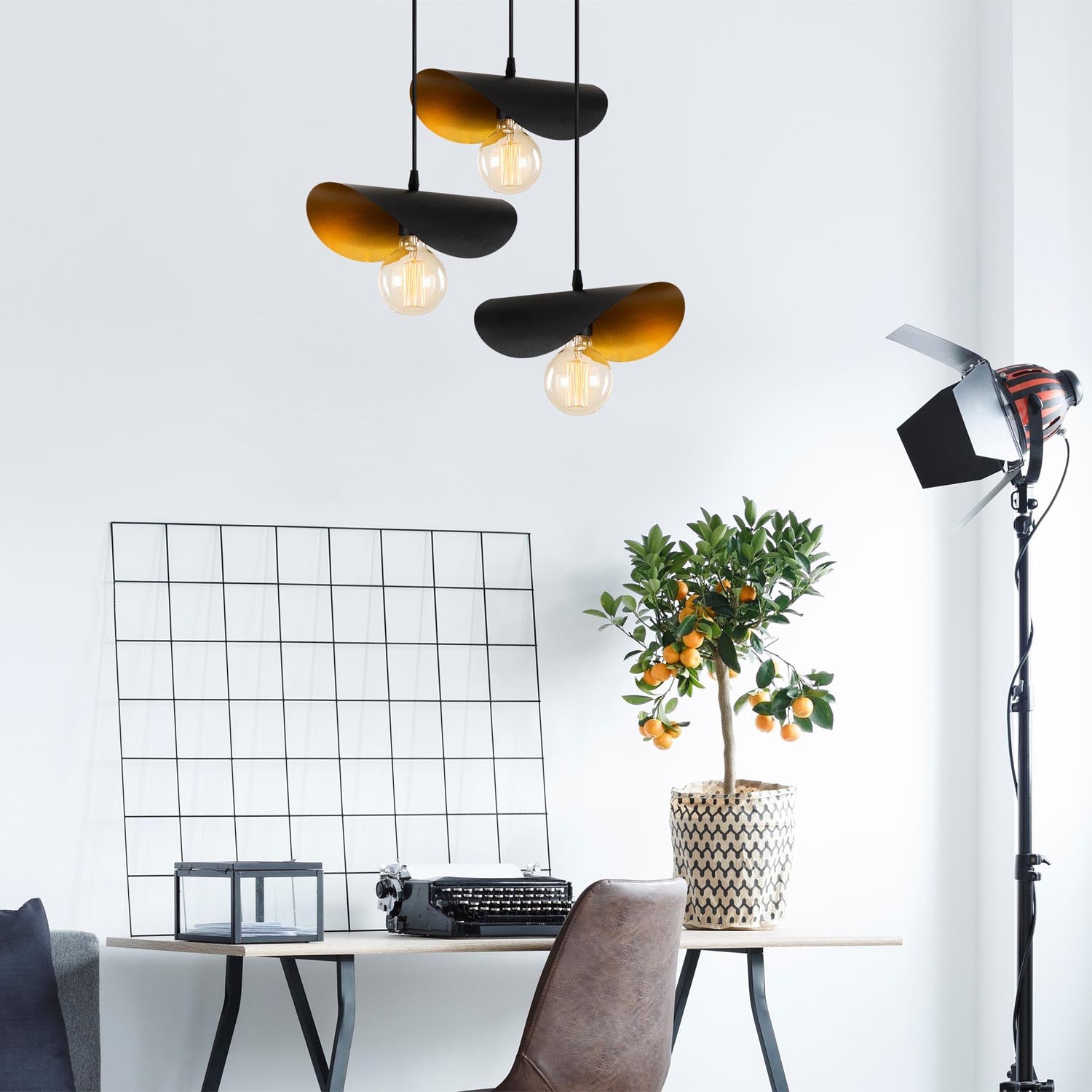 Sivani - MR - 966 in Schwarz Gold präsentiert im Onlineshop von KAQTU Design AG. Pendelleuchte ist von Opviq