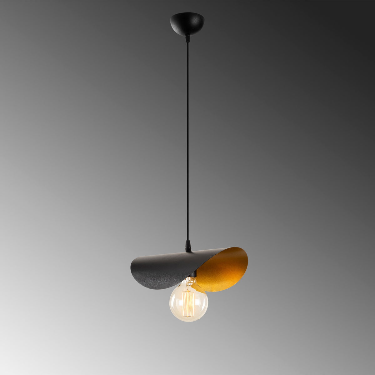 Sivani Pendellampe - Schwarz Gold in Schwarz Gold präsentiert im Onlineshop von KAQTU Design AG. Pendelleuchte ist von Opviq