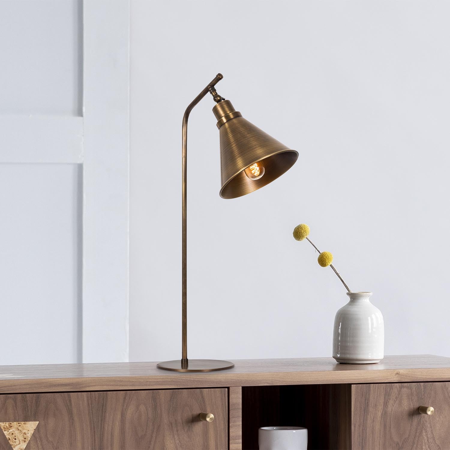 Sivani - MR-610 in Vintage präsentiert im Onlineshop von KAQTU Design AG. Tischleuchte ist von Opviq