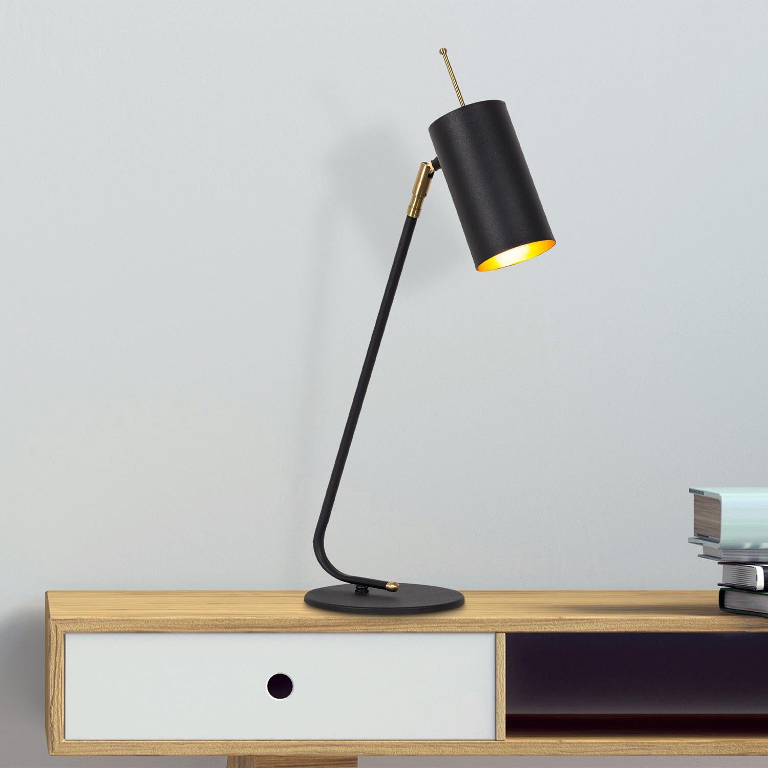 Sivani - MR-611 in Schwarz Gold präsentiert im Onlineshop von KAQTU Design AG. Tischleuchte ist von Opviq