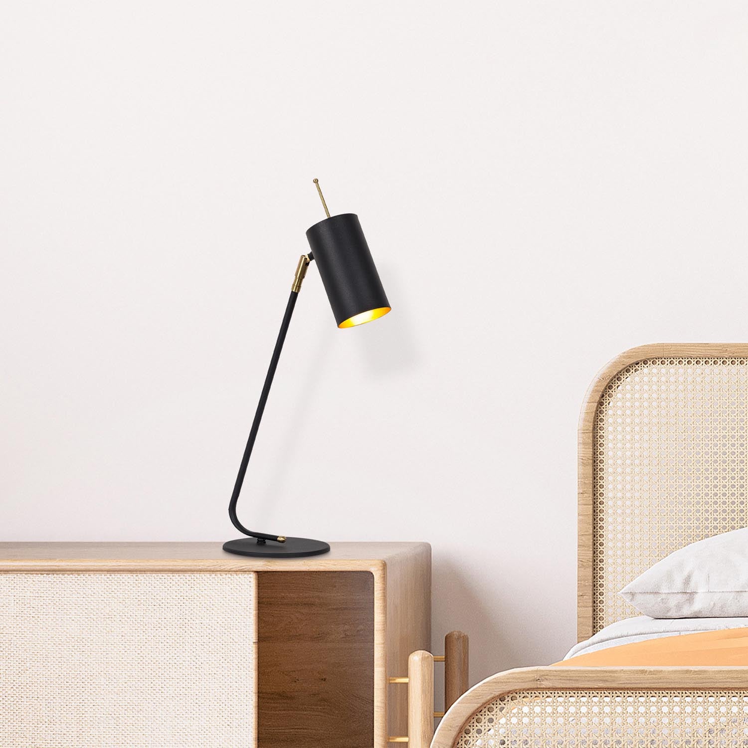 Sivani - MR-611 in Schwarz Gold präsentiert im Onlineshop von KAQTU Design AG. Tischleuchte ist von Opviq