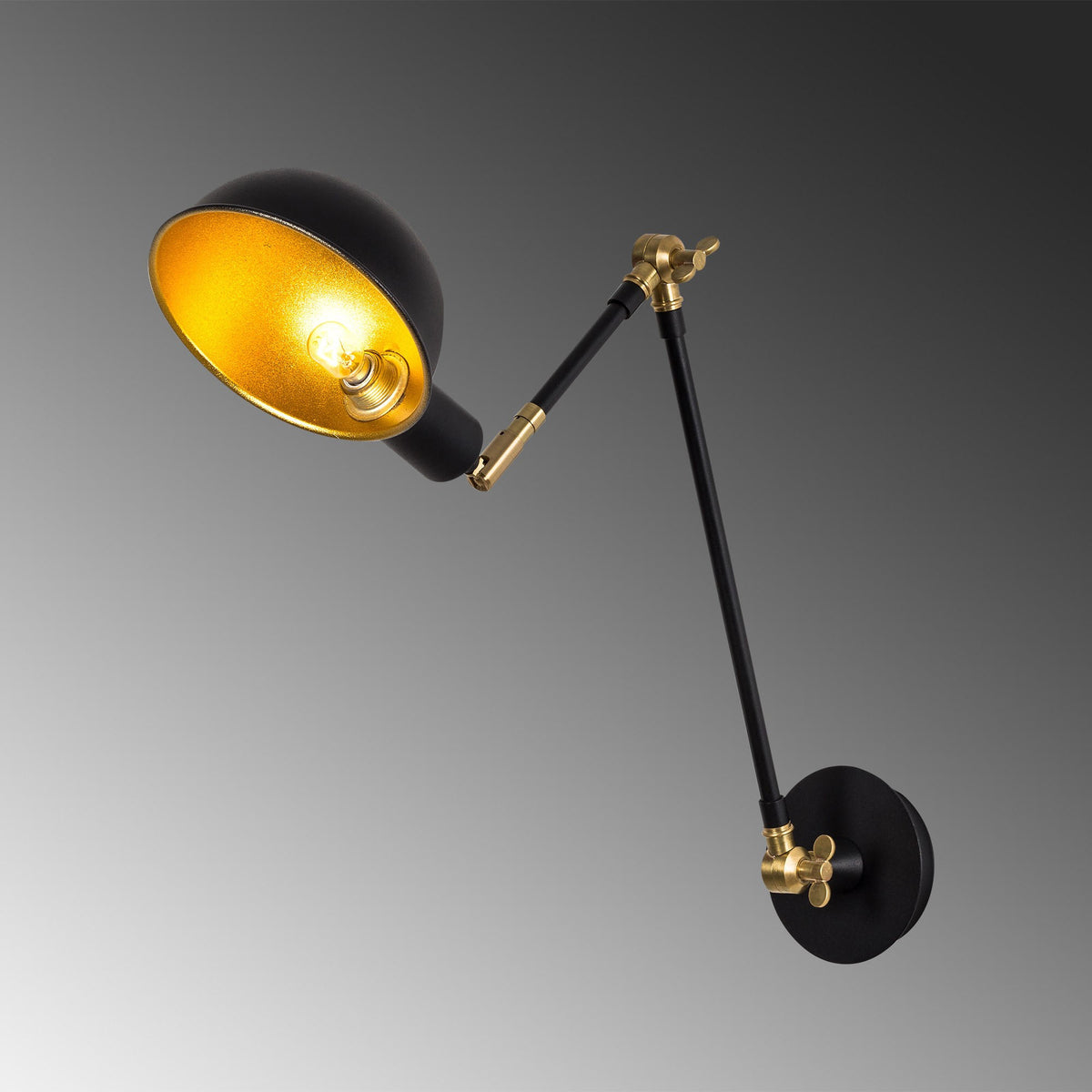 Sivani Wandleuchte - Schwarz Gold in Schwarz Gold präsentiert im Onlineshop von KAQTU Design AG. Wandleuchte ist von Opviq
