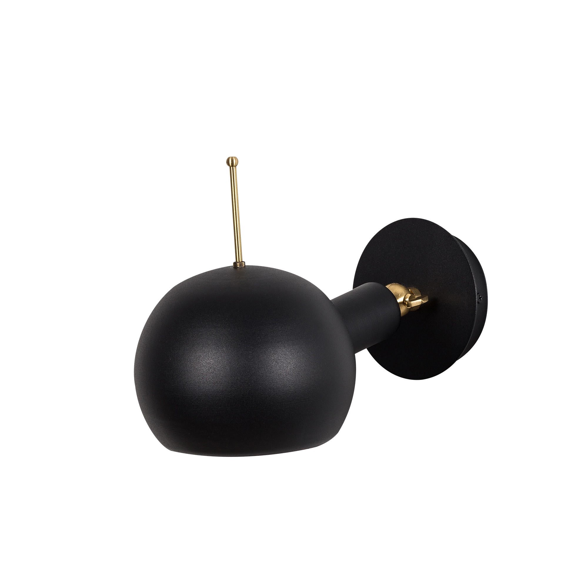 Sivani - MR-660 in Schwarz
 Kupfer präsentiert im Onlineshop von KAQTU Design AG. Wandleuchte ist von Opviq
