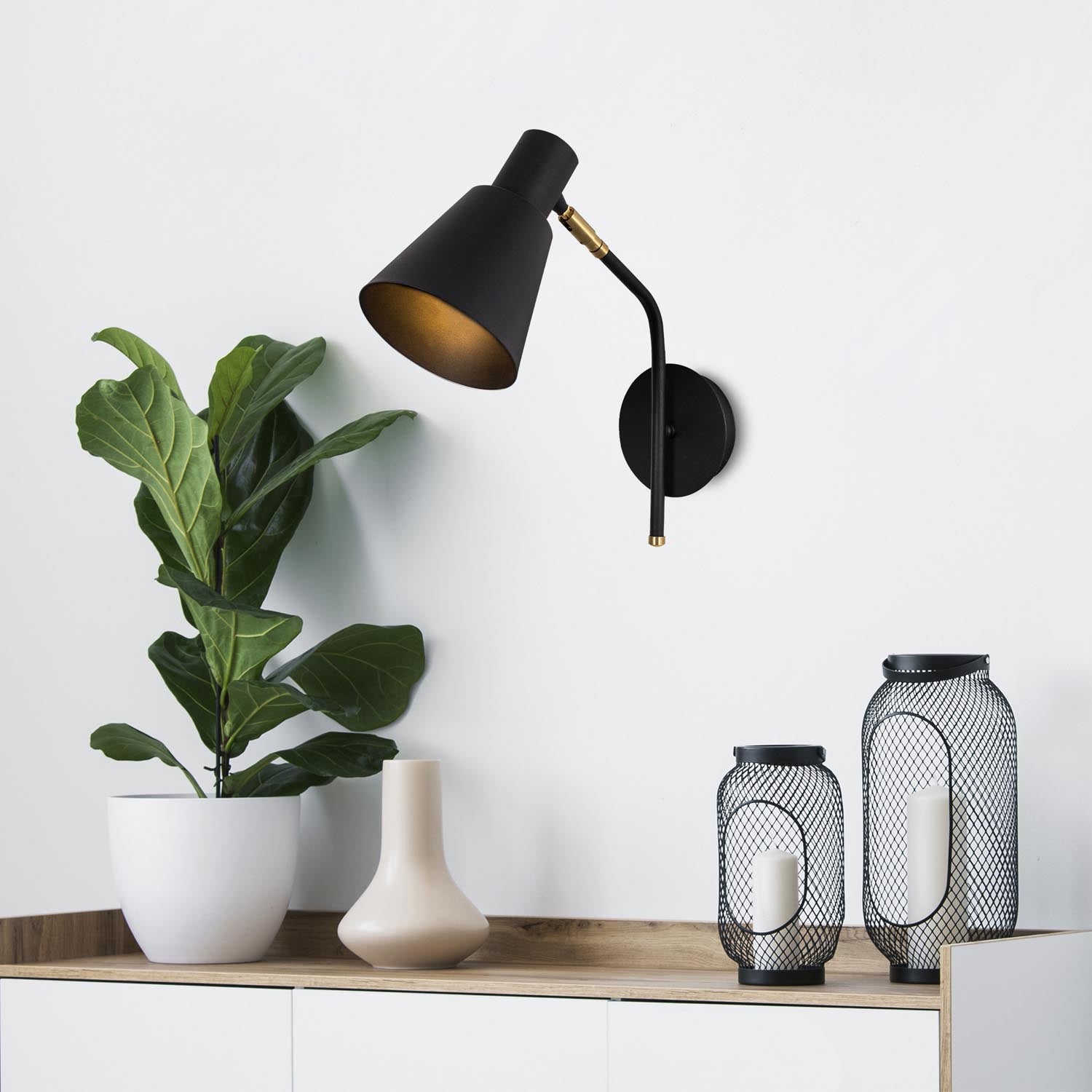 Sivani - MR-664 in Schwarz Gold präsentiert im Onlineshop von KAQTU Design AG. Wandleuchte ist von Opviq