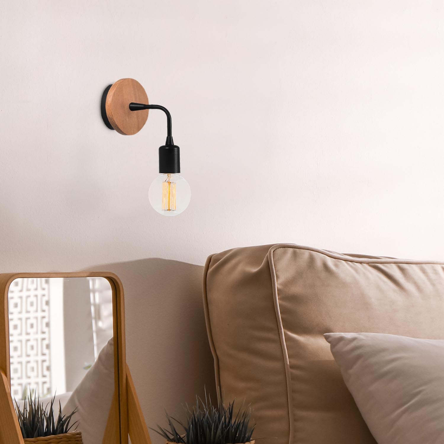 Dartini - MR - 735 in Schwarz präsentiert im Onlineshop von KAQTU Design AG. Wandleuchte ist von Opviq