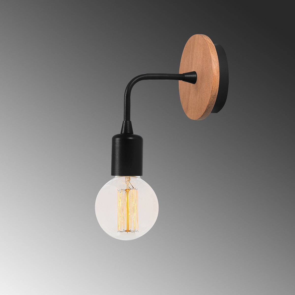 Dartini Wandleuchte - Schwarz in Schwarz präsentiert im Onlineshop von KAQTU Design AG. Wandleuchte ist von Opviq