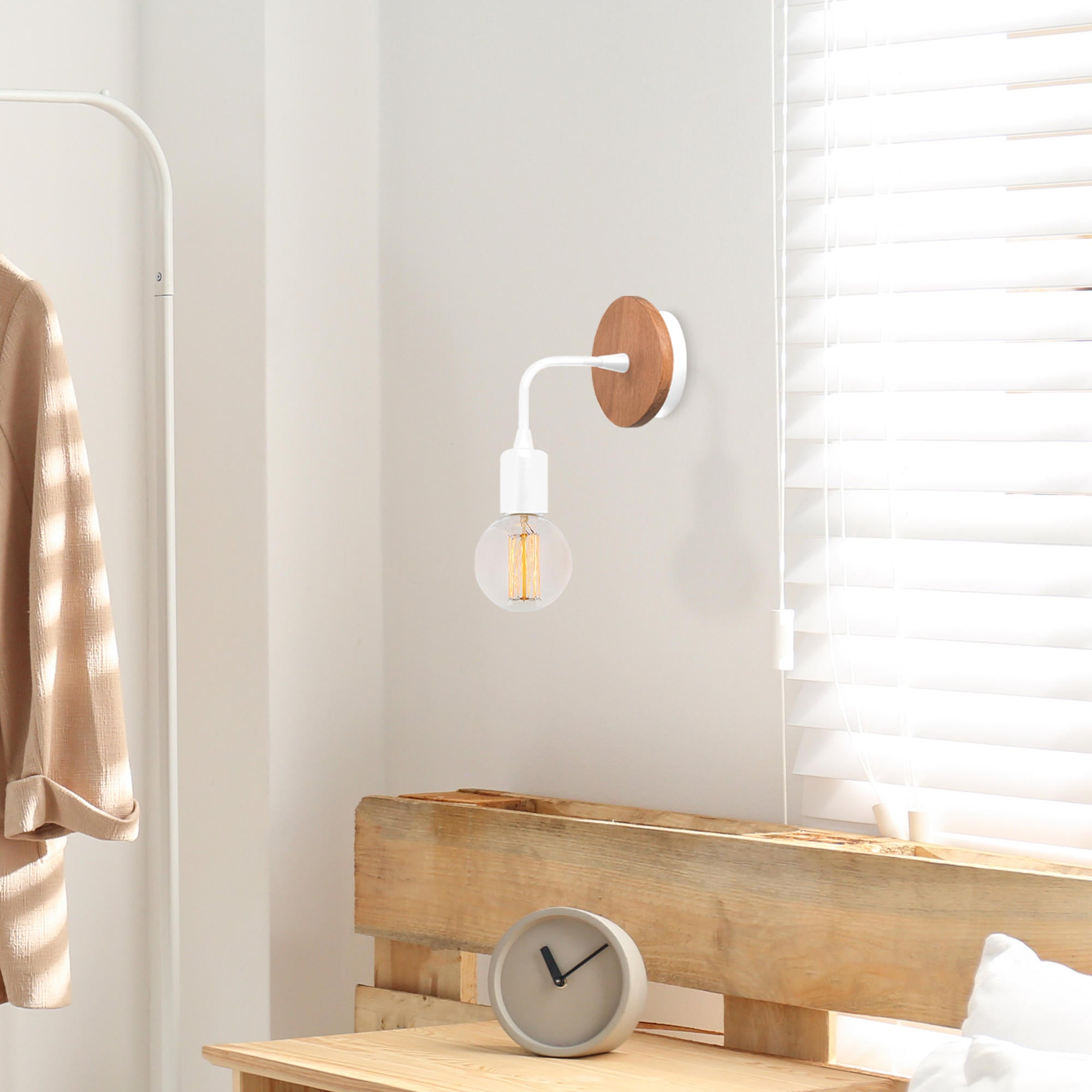 Dartini - MR - 736 in Weiss präsentiert im Onlineshop von KAQTU Design AG. Wandleuchte ist von Opviq