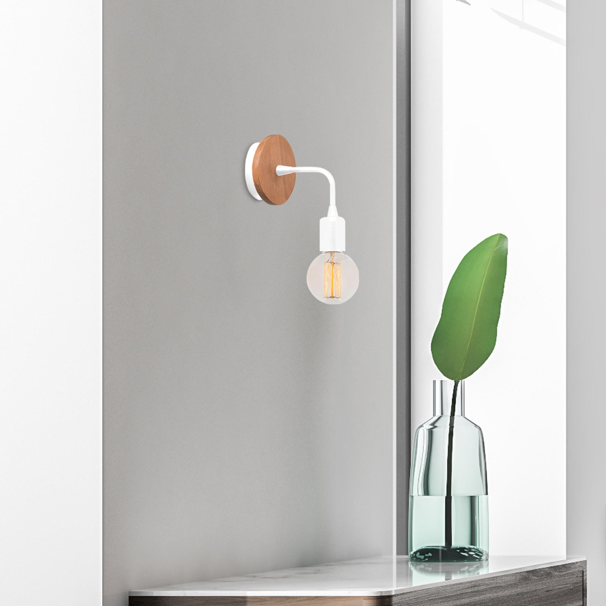 Dartini - MR - 736 in Weiss präsentiert im Onlineshop von KAQTU Design AG. Wandleuchte ist von Opviq
