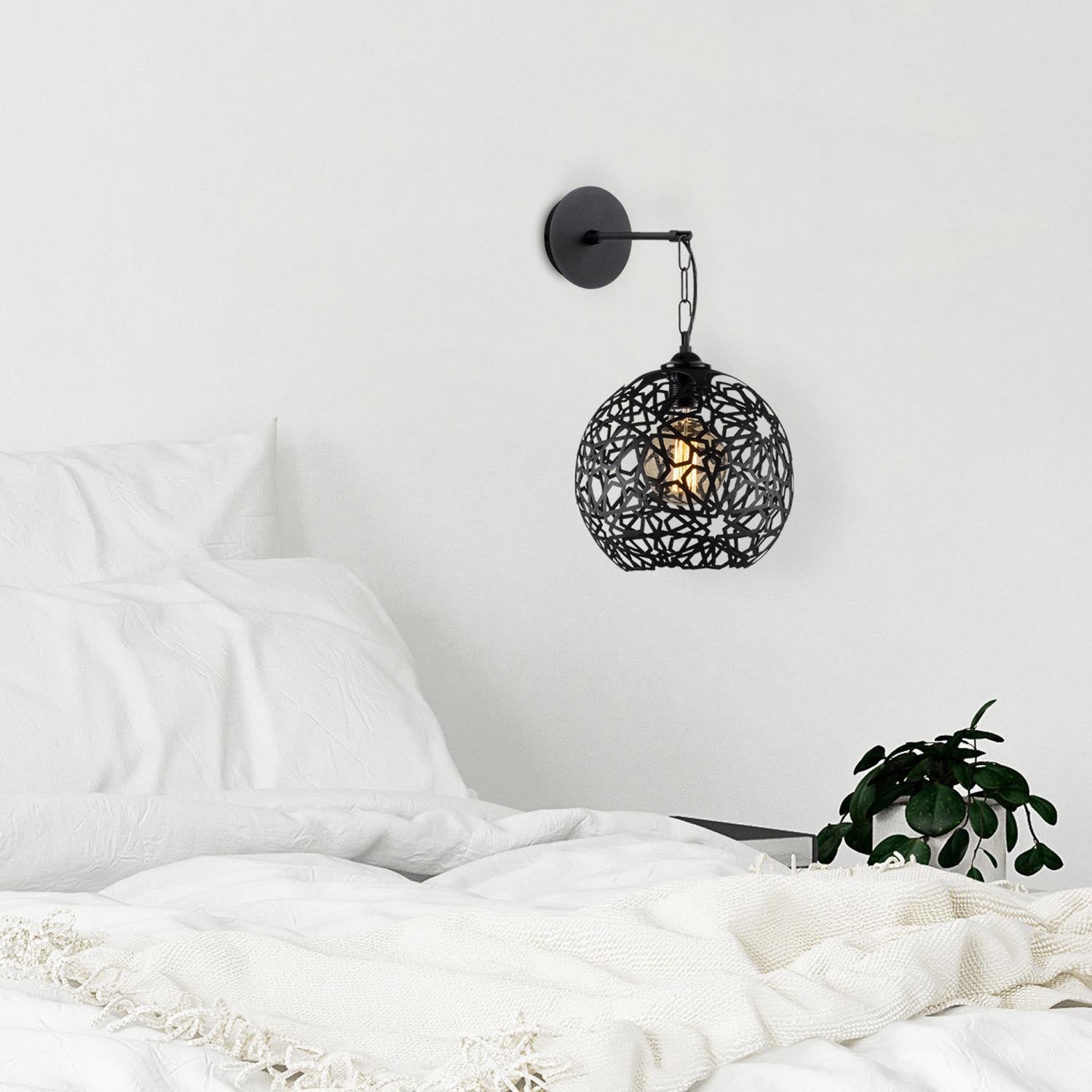 Fellini - MR - 710 in Schwarz präsentiert im Onlineshop von KAQTU Design AG. Wandleuchte ist von Opviq