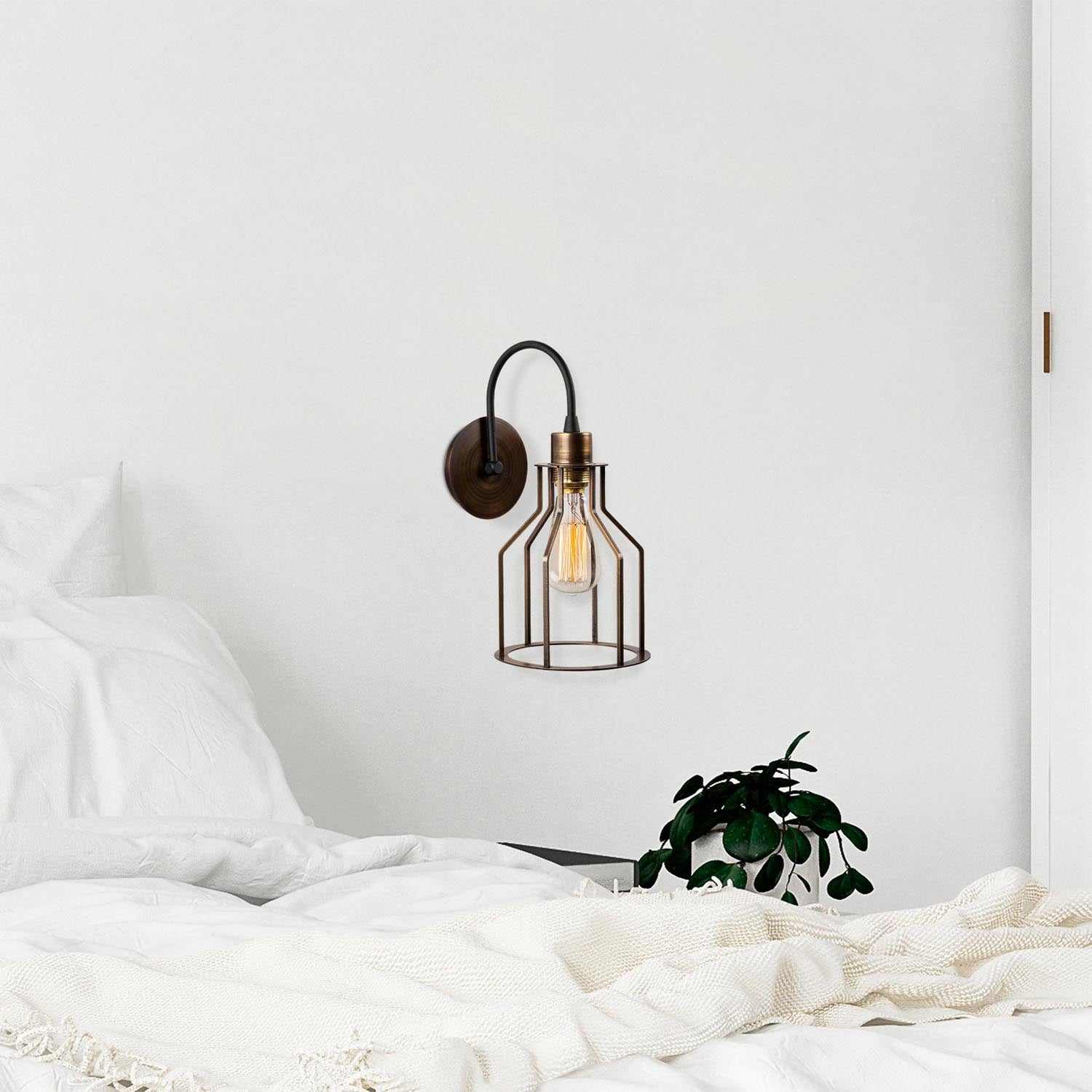 Fellini - MR - 813 in Schwarz Vintage präsentiert im Onlineshop von KAQTU Design AG. Wandleuchte ist von Opviq