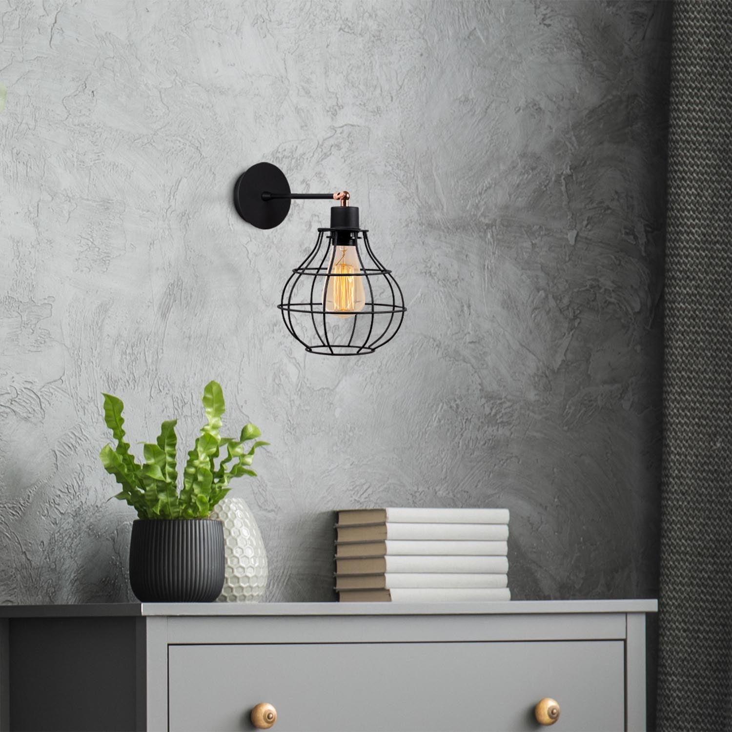 Fellini - MR - 873 in Schwarz präsentiert im Onlineshop von KAQTU Design AG. Wandleuchte ist von Opviq