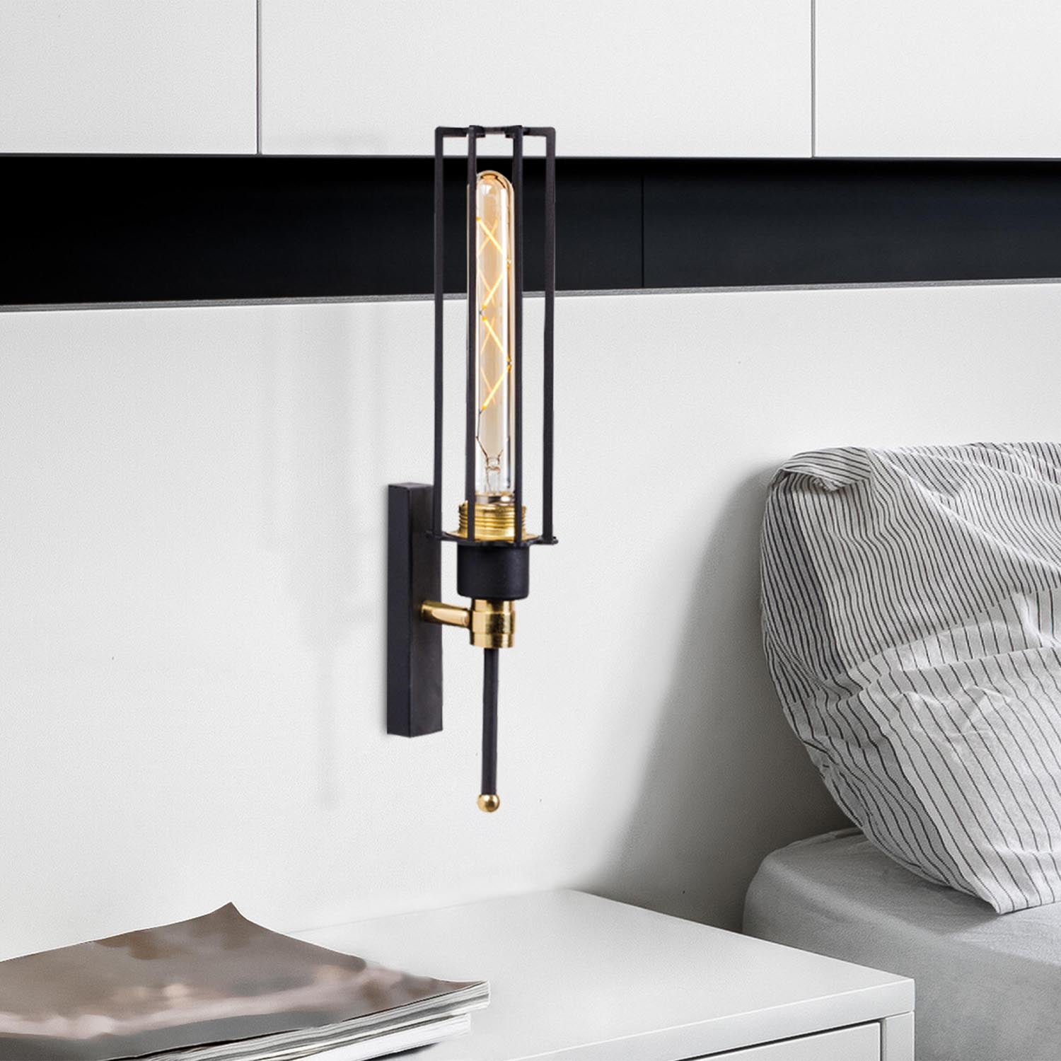 Fellini - MR - 876 in Schwarz Gold präsentiert im Onlineshop von KAQTU Design AG. Wandleuchte ist von Opviq
