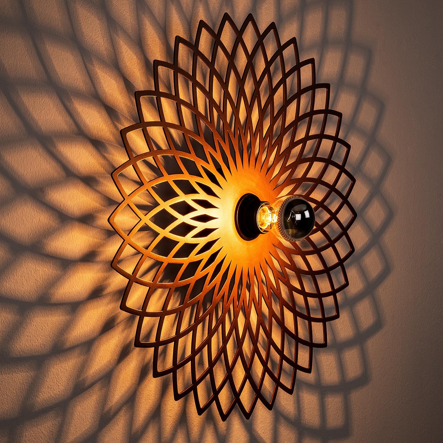 Fellini - MR - 988 in Kupfer präsentiert im Onlineshop von KAQTU Design AG. Wandleuchte ist von Opviq