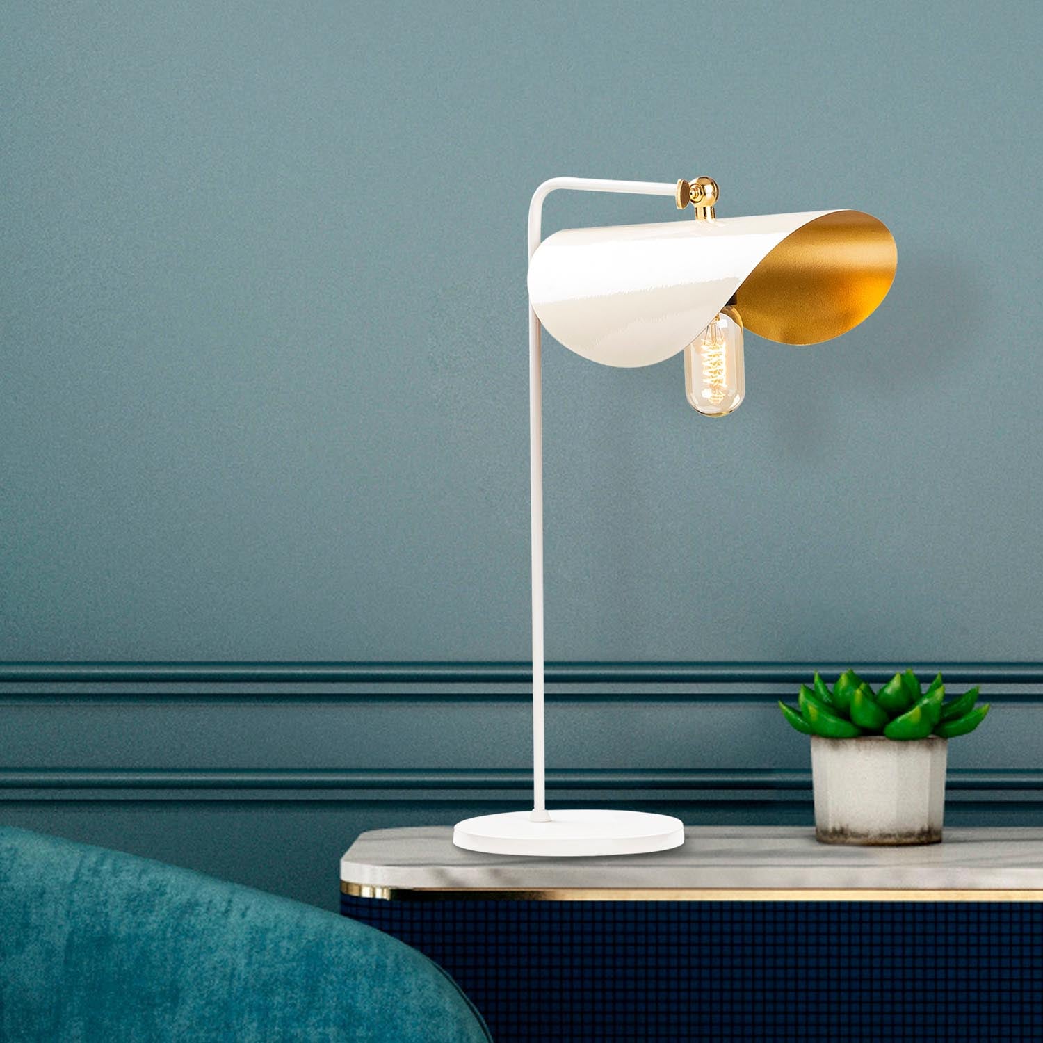 Sivani - MR - 844 in Weisses Gold präsentiert im Onlineshop von KAQTU Design AG. Tischleuchte ist von Opviq
