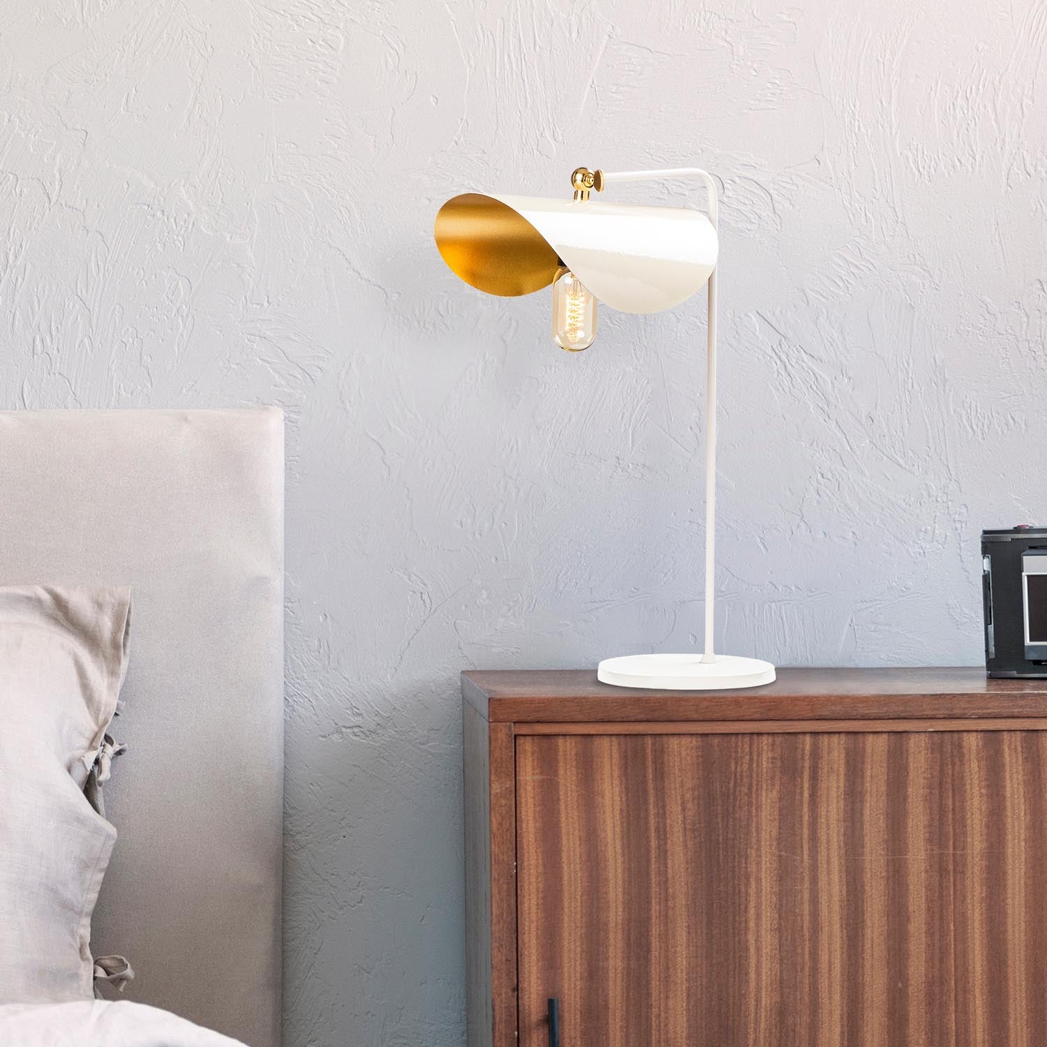 Sivani - MR - 844 in Weisses Gold präsentiert im Onlineshop von KAQTU Design AG. Tischleuchte ist von Opviq