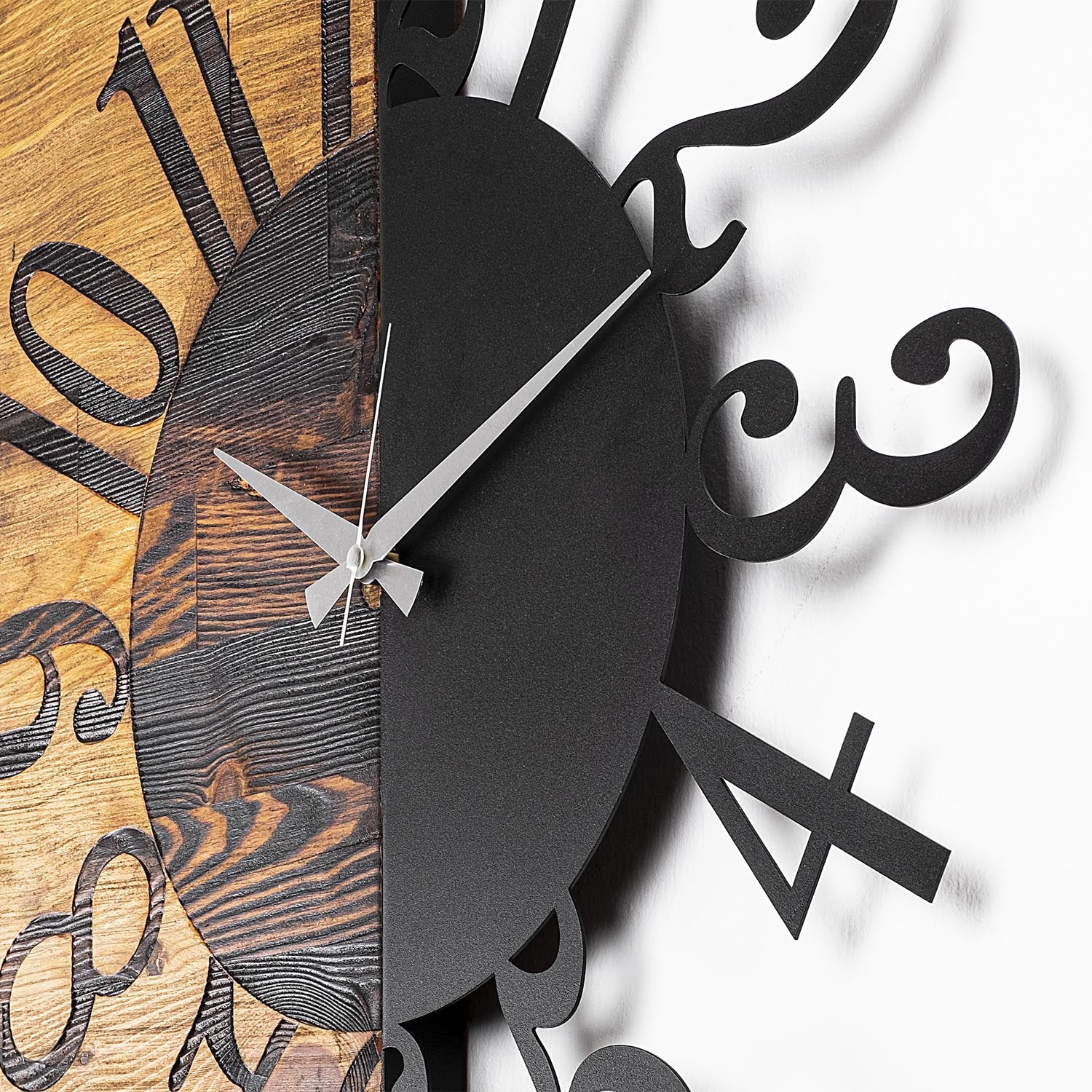 Wooden Clock 7 in Walnuss Schwarz präsentiert im Onlineshop von KAQTU Design AG. Wanduhr ist von Wallity