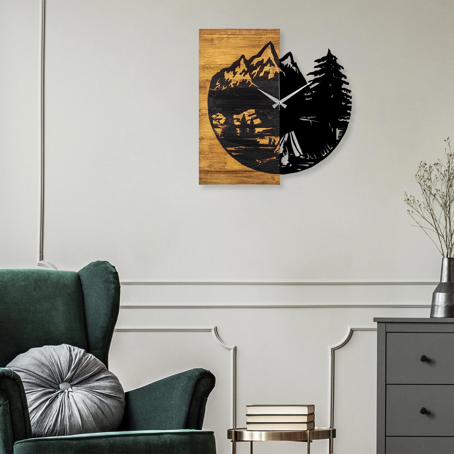 Wooden Clock 19 in Walnuss Schwarz präsentiert im Onlineshop von KAQTU Design AG. Wanduhr ist von Wallity