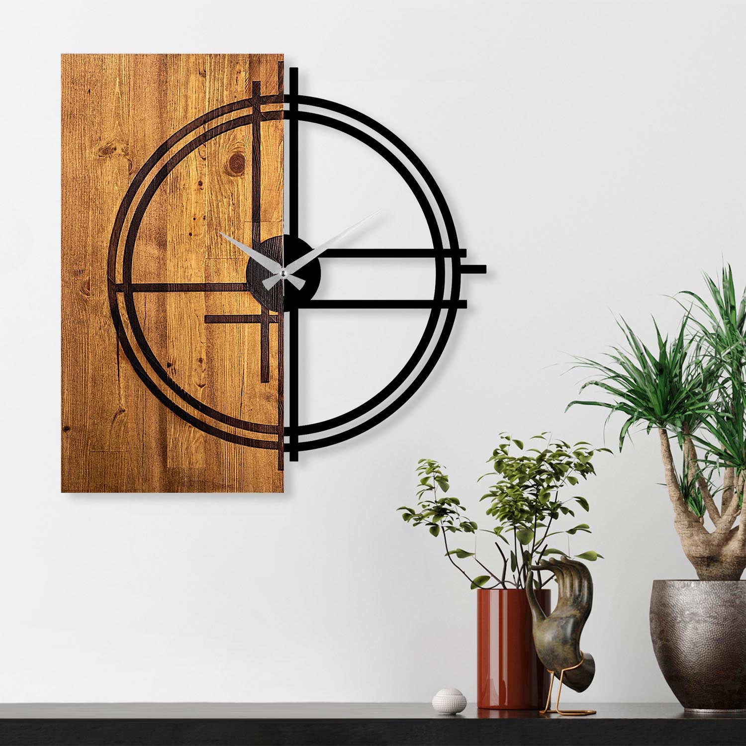 Wooden Clock 38 in Lichtwalnuss Schwarz präsentiert im Onlineshop von KAQTU Design AG. Wanduhr ist von Wallity