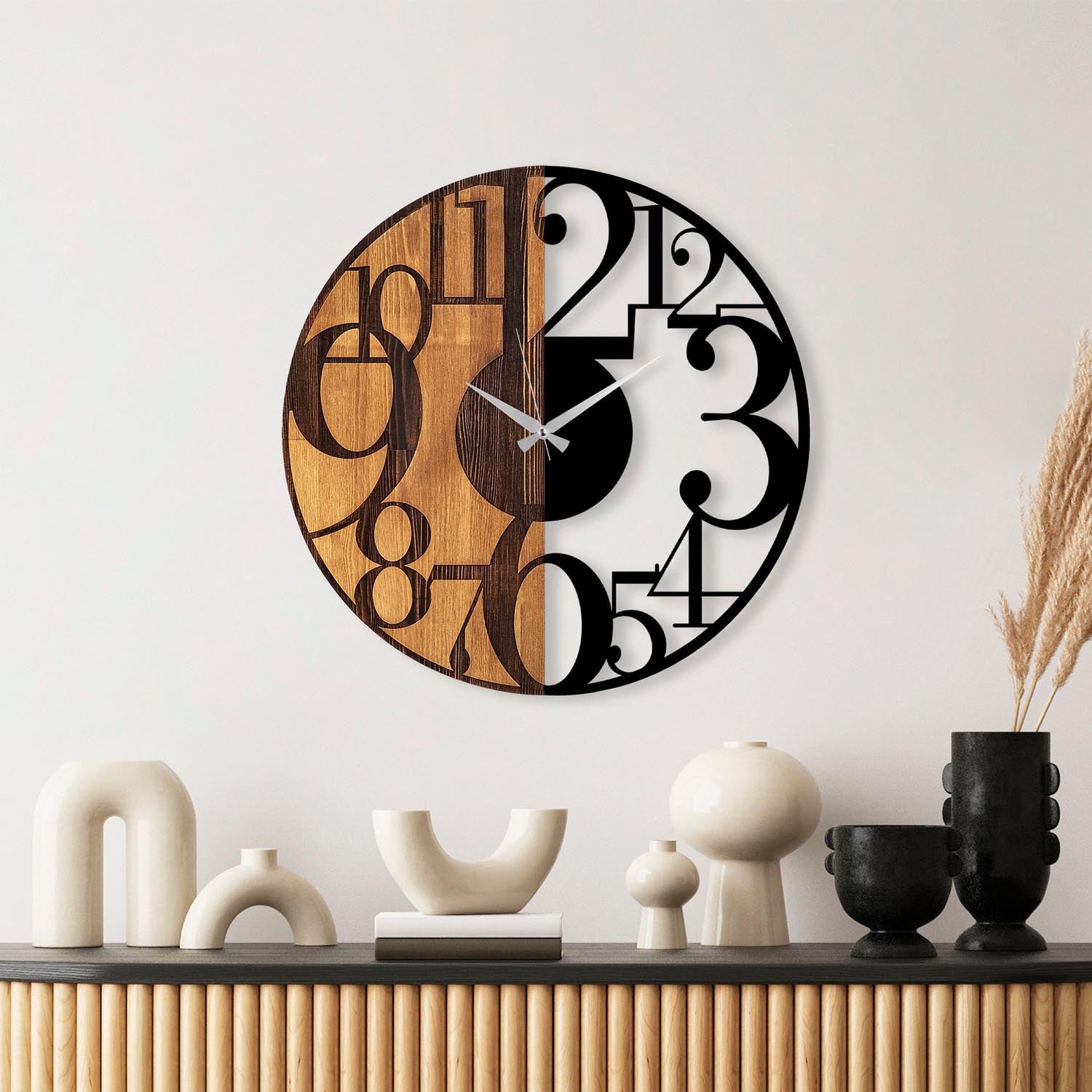 Numbers in Walnuss Schwarz präsentiert im Onlineshop von KAQTU Design AG. Wanduhr ist von Wallity
