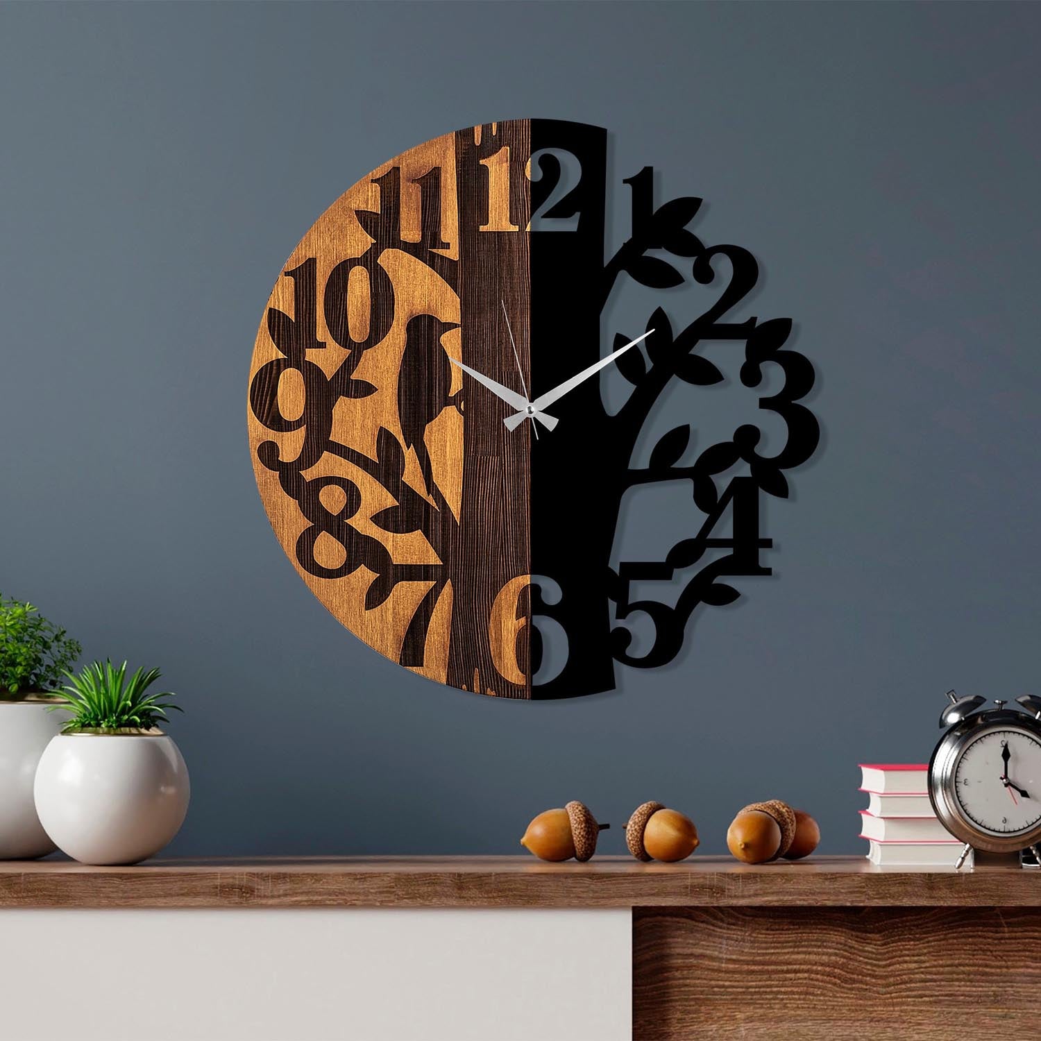 Wooden Clock - 71 in Walnuss Schwarz präsentiert im Onlineshop von KAQTU Design AG. Wanduhr ist von Wallity