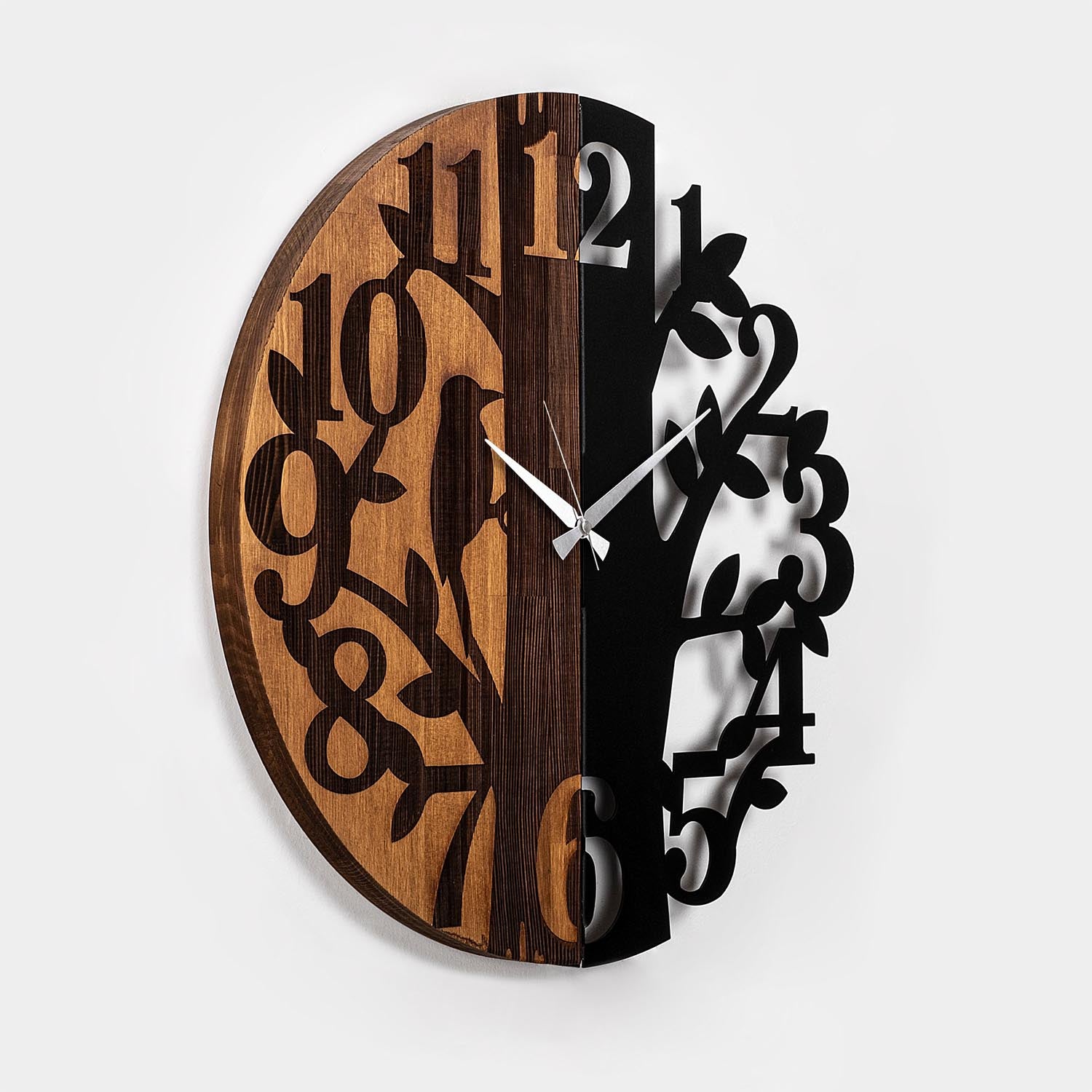 Wooden Clock - 71 in Walnuss Schwarz präsentiert im Onlineshop von KAQTU Design AG. Wanduhr ist von Wallity