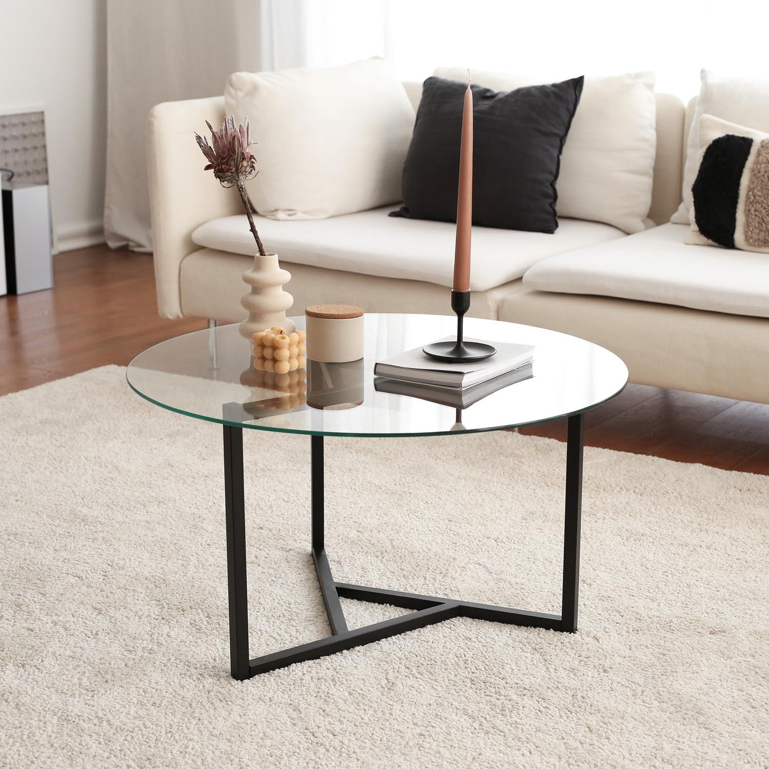 Trio sehpa / şeffaf temperli cam S402 in Transparent Schwarz präsentiert im Onlineshop von KAQTU Design AG. Beistelltisch ist von Hanah Home