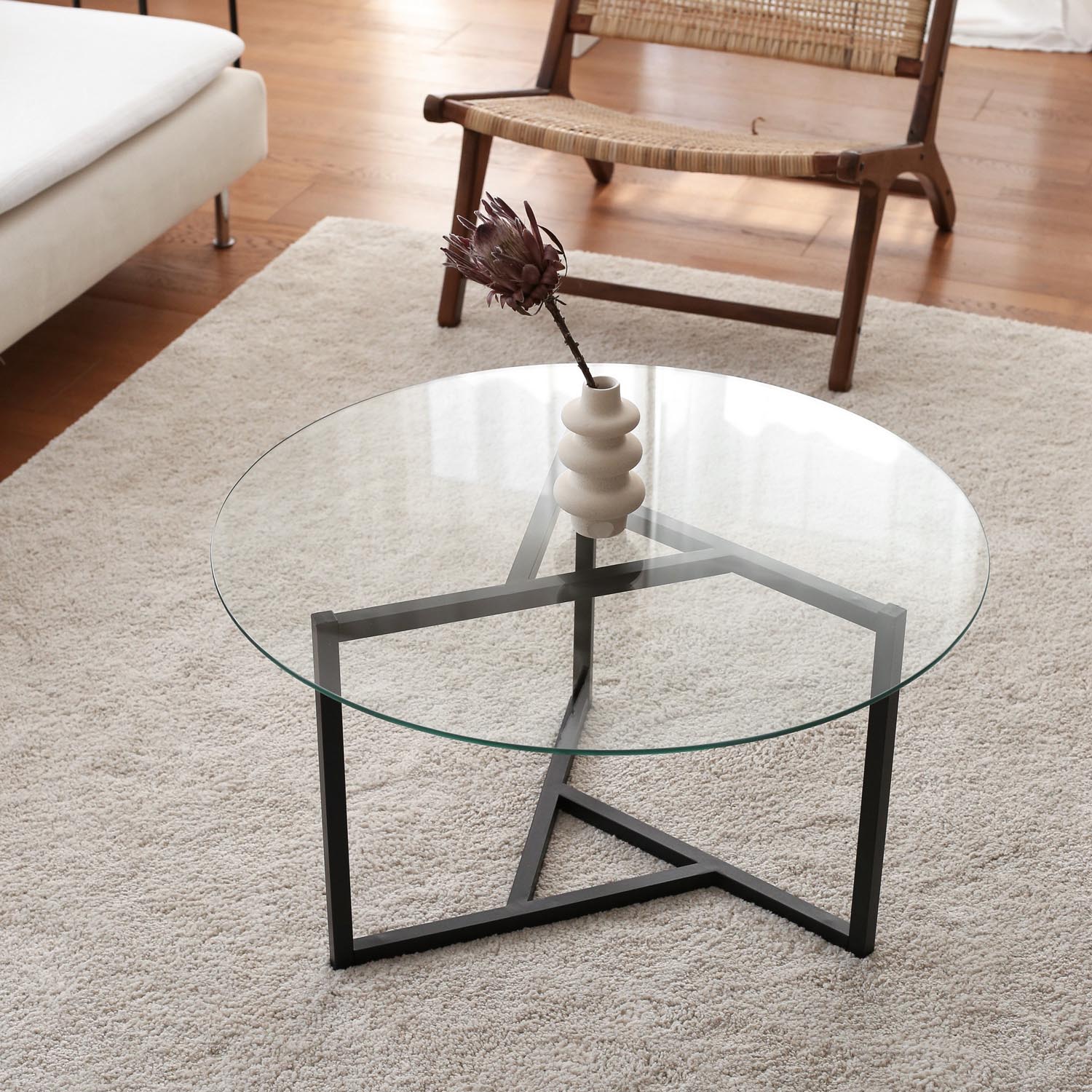 Trio sehpa / şeffaf temperli cam S402 in Transparent Schwarz präsentiert im Onlineshop von KAQTU Design AG. Beistelltisch ist von Hanah Home