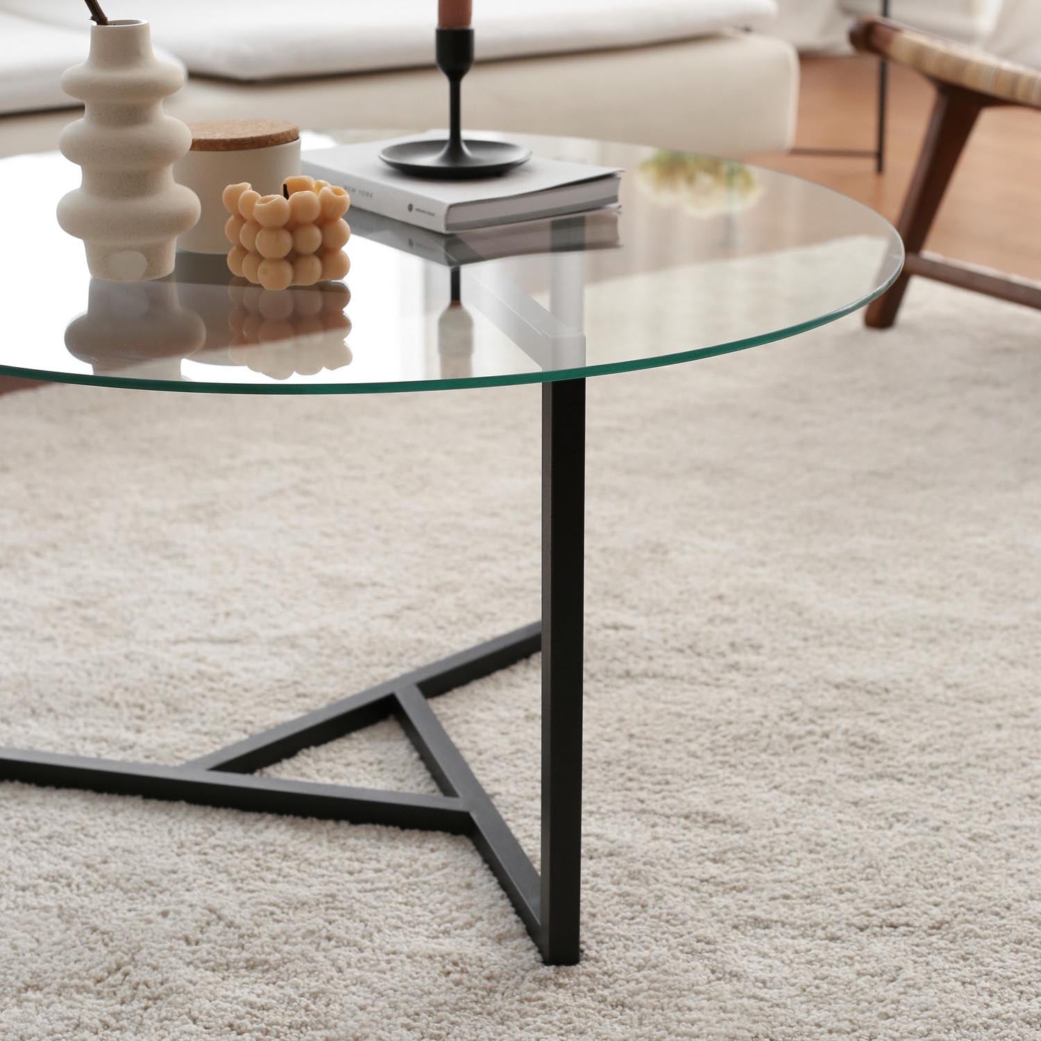 Trio sehpa / şeffaf temperli cam S402 in Transparent Schwarz präsentiert im Onlineshop von KAQTU Design AG. Beistelltisch ist von Hanah Home