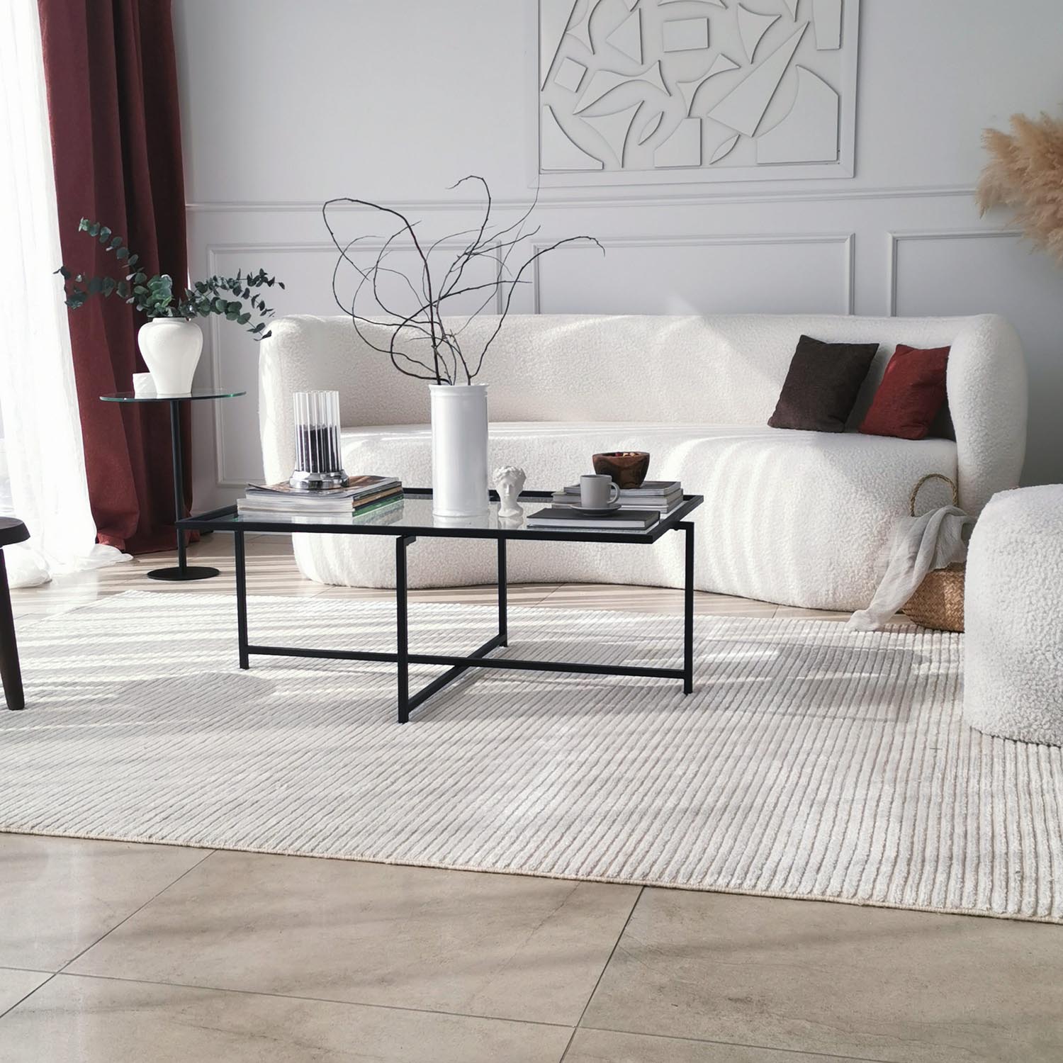 Sun S408 in Schwarz präsentiert im Onlineshop von KAQTU Design AG. Beistelltisch ist von Hanah Home