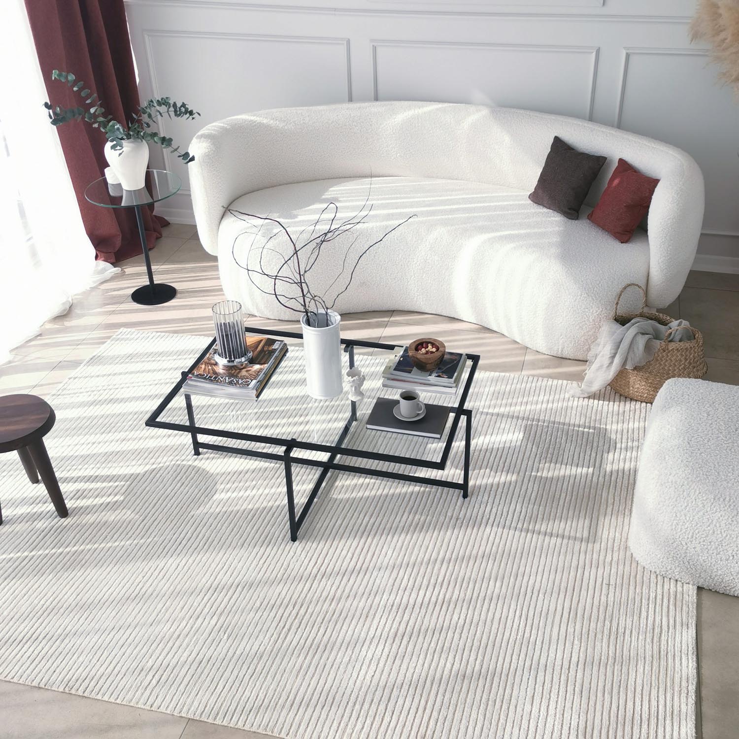 Sun S408 in Schwarz präsentiert im Onlineshop von KAQTU Design AG. Beistelltisch ist von Hanah Home