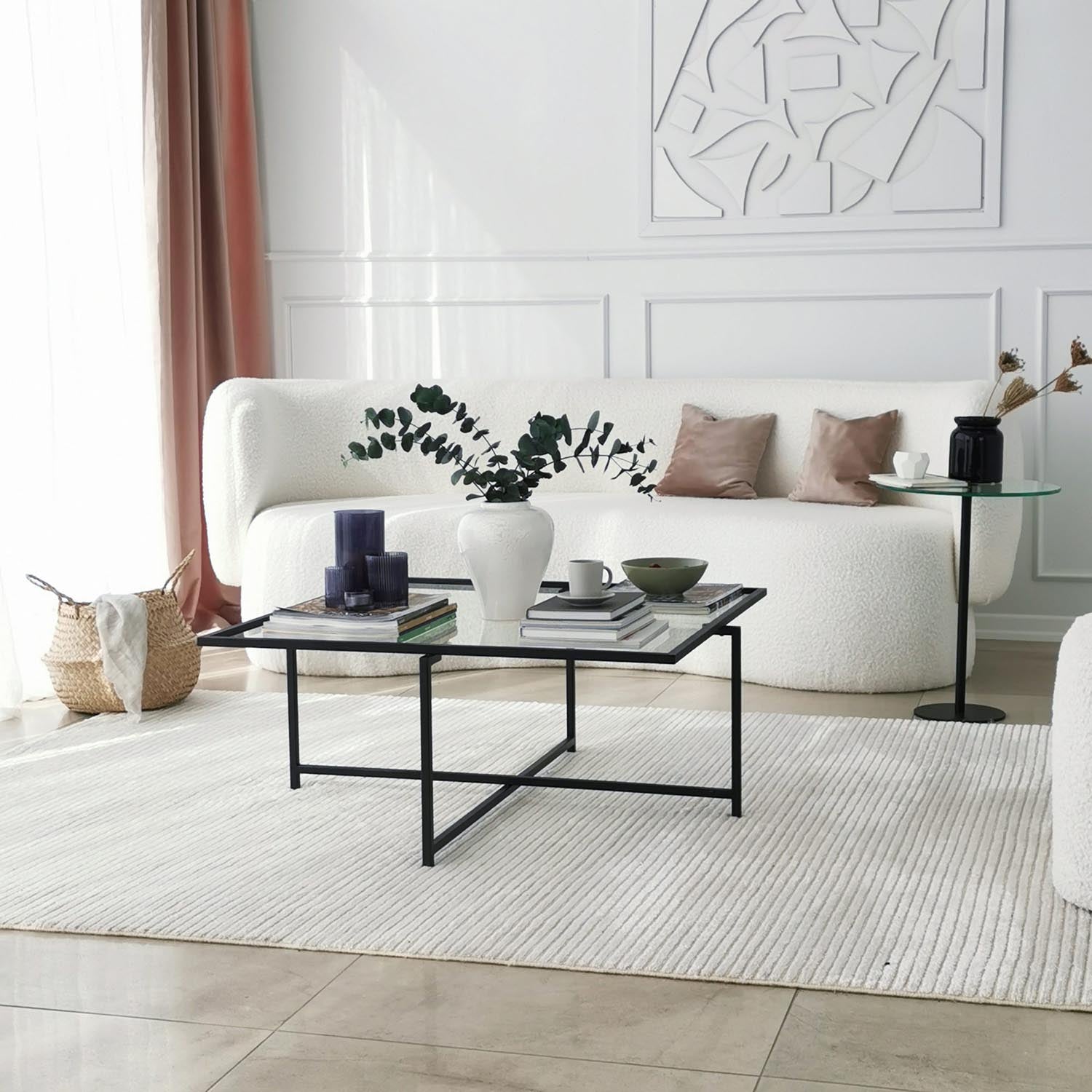 Sun S409 in Schwarz präsentiert im Onlineshop von KAQTU Design AG. Beistelltisch ist von Hanah Home