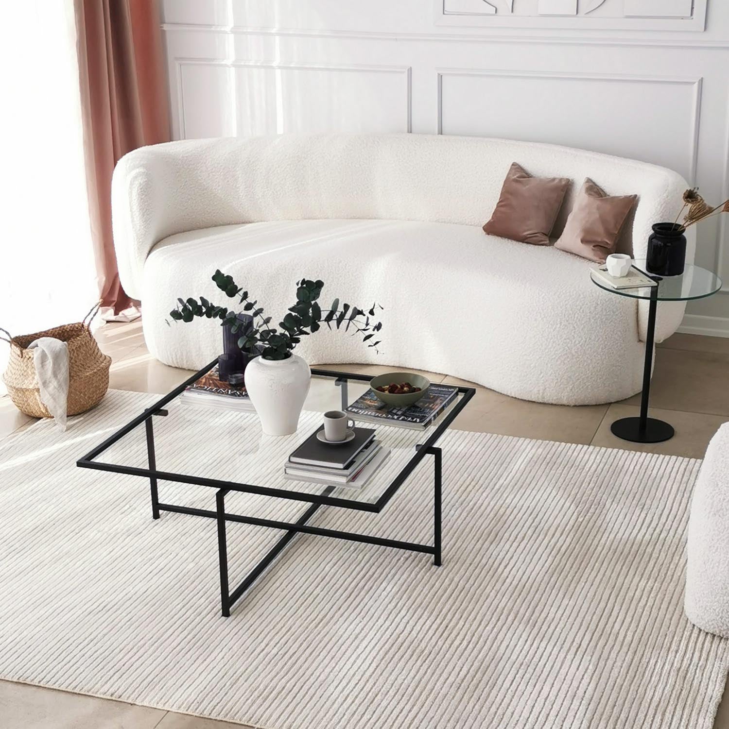 Sun S409 in Schwarz präsentiert im Onlineshop von KAQTU Design AG. Beistelltisch ist von Hanah Home