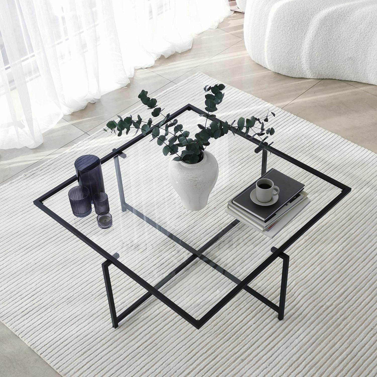 Sun S409 in Schwarz präsentiert im Onlineshop von KAQTU Design AG. Beistelltisch ist von Hanah Home