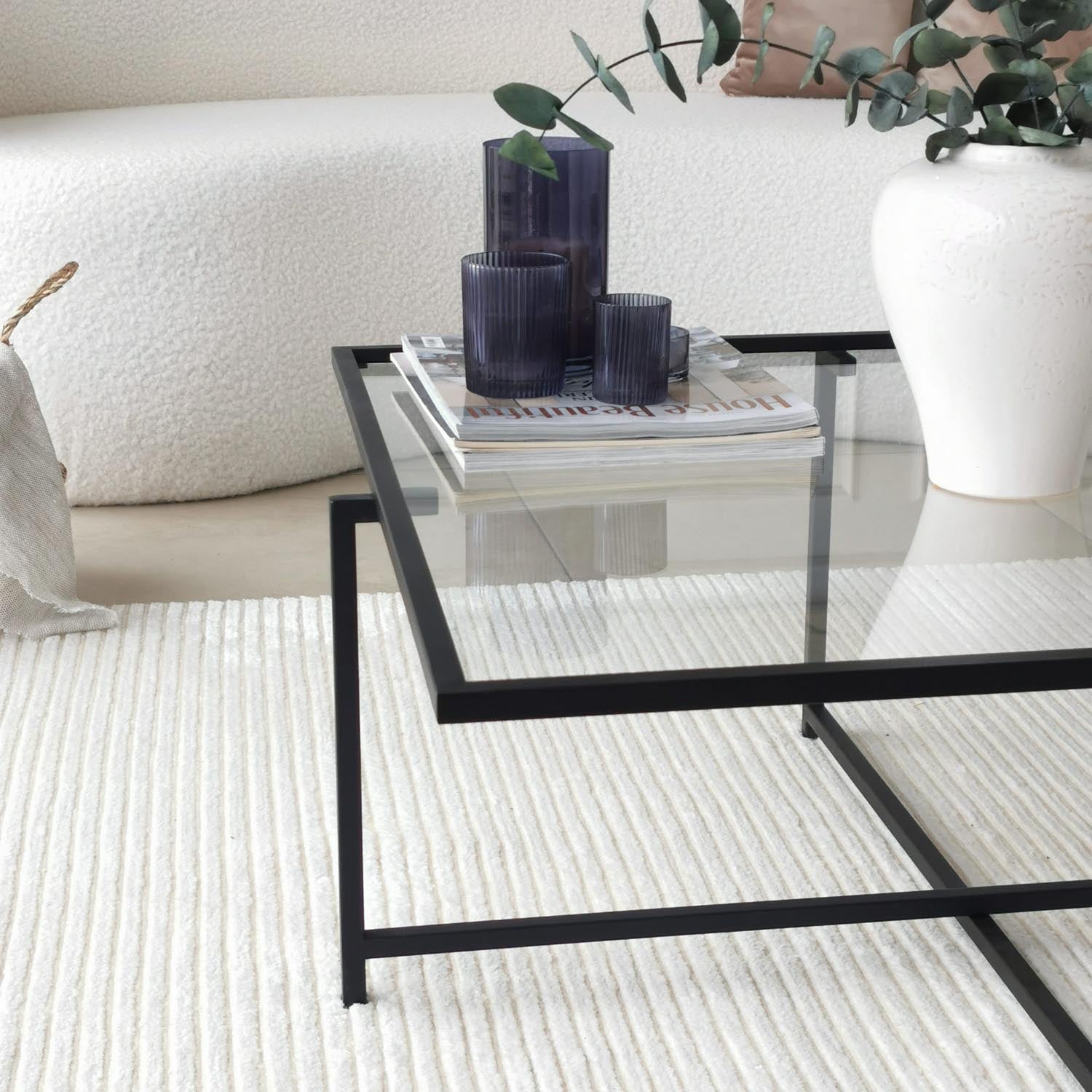 Sun S409 in Schwarz präsentiert im Onlineshop von KAQTU Design AG. Beistelltisch ist von Hanah Home
