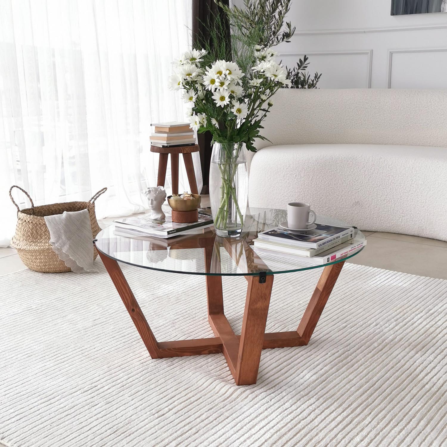 Lotus in Holz präsentiert im Onlineshop von KAQTU Design AG. Beistelltisch ist von Hanah Home
