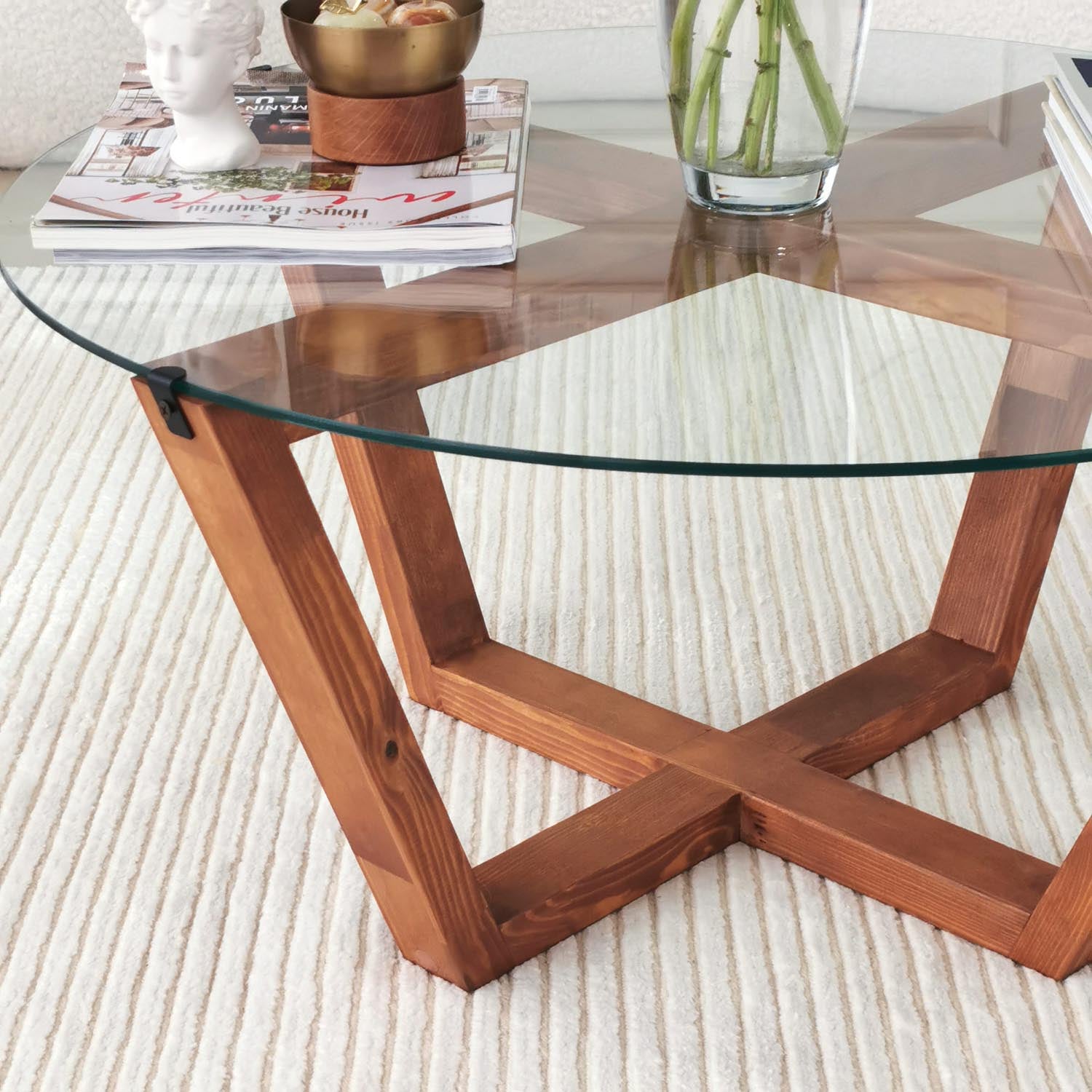Lotus in Holz präsentiert im Onlineshop von KAQTU Design AG. Beistelltisch ist von Hanah Home